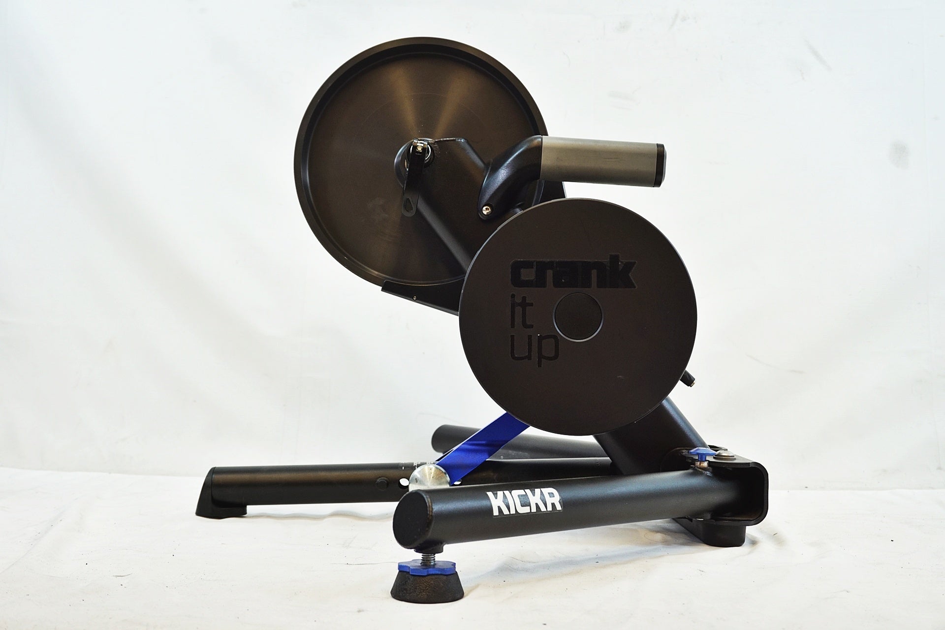 WAHOO 「ワフー」 KICKR V4 WF113 スマートトレーナー / 有明ガーデン