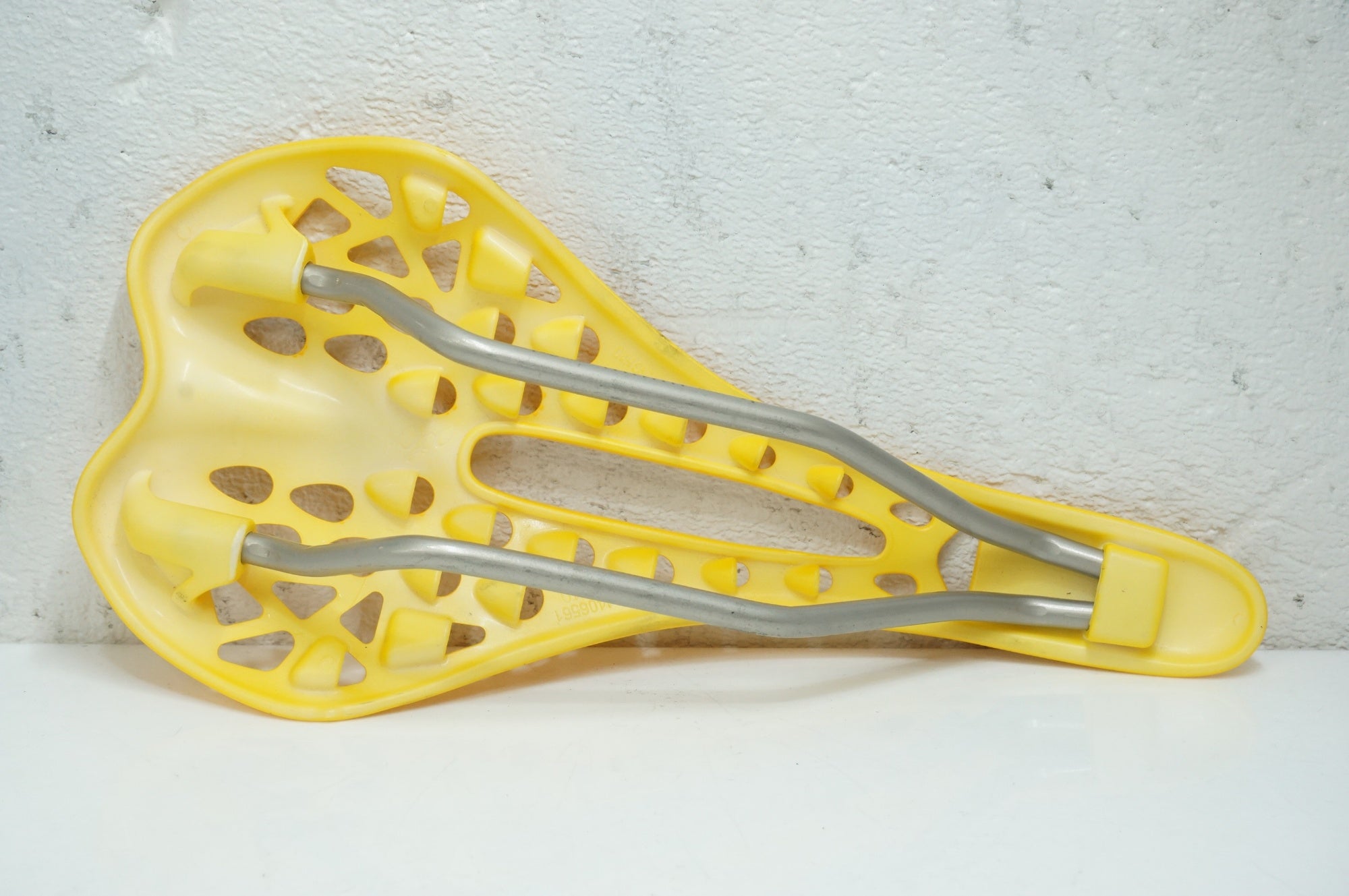 EVEDIO 「エヴァディオ」 AIR-FIT CR-MO 171g サドル / 大宮店