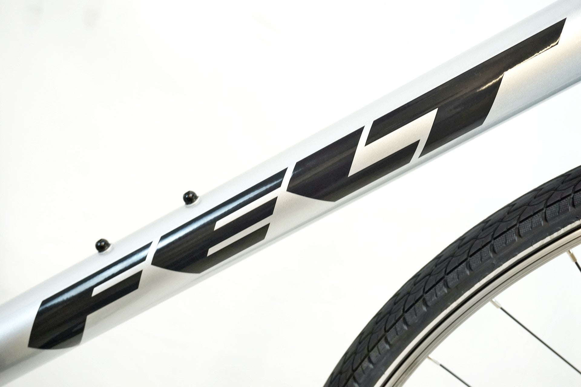 FELT 「フェルト」 VERZA SPEED 50 2024年モデル クロスバイク / 有明ガーデン店