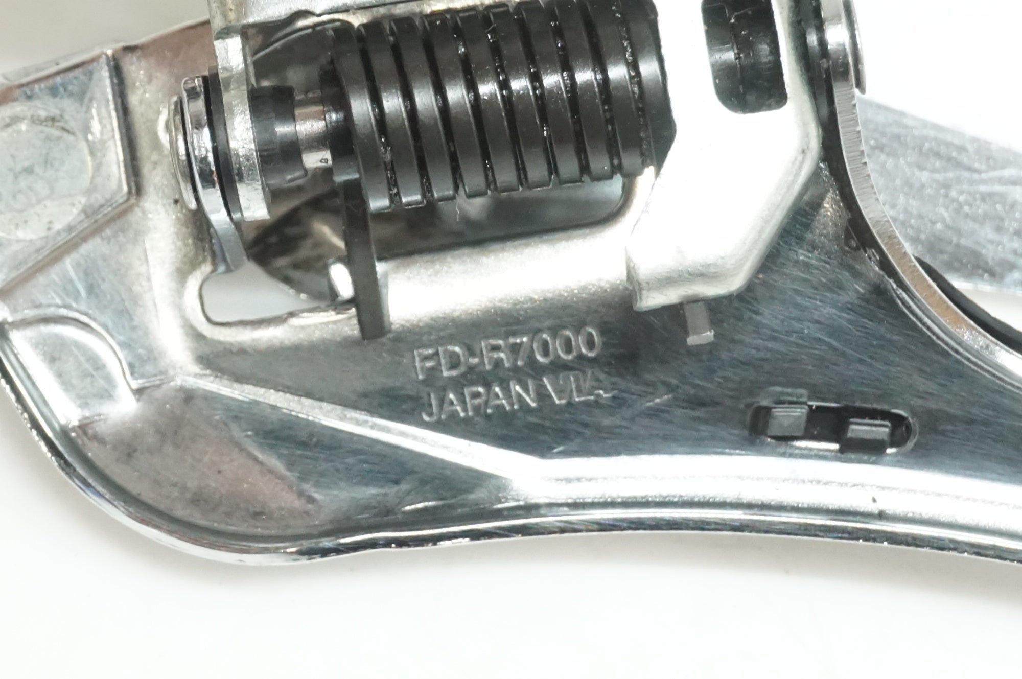 SHIMANO 「シマノ」 105 FD-R7000 φ34.9 110g フロントディレイラー