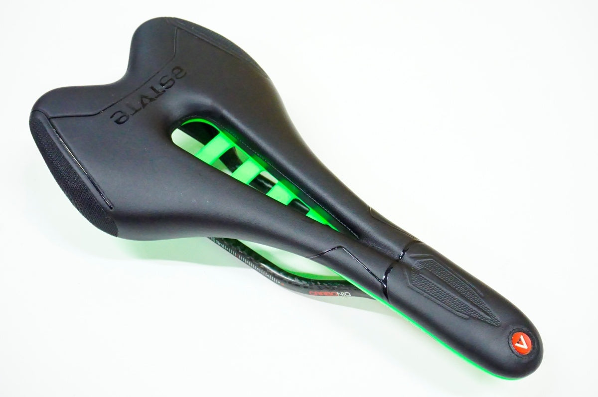 ASTUTE 「アスチュート」 SKYLITE VT CARBON NIO サドル / 名古屋大須店