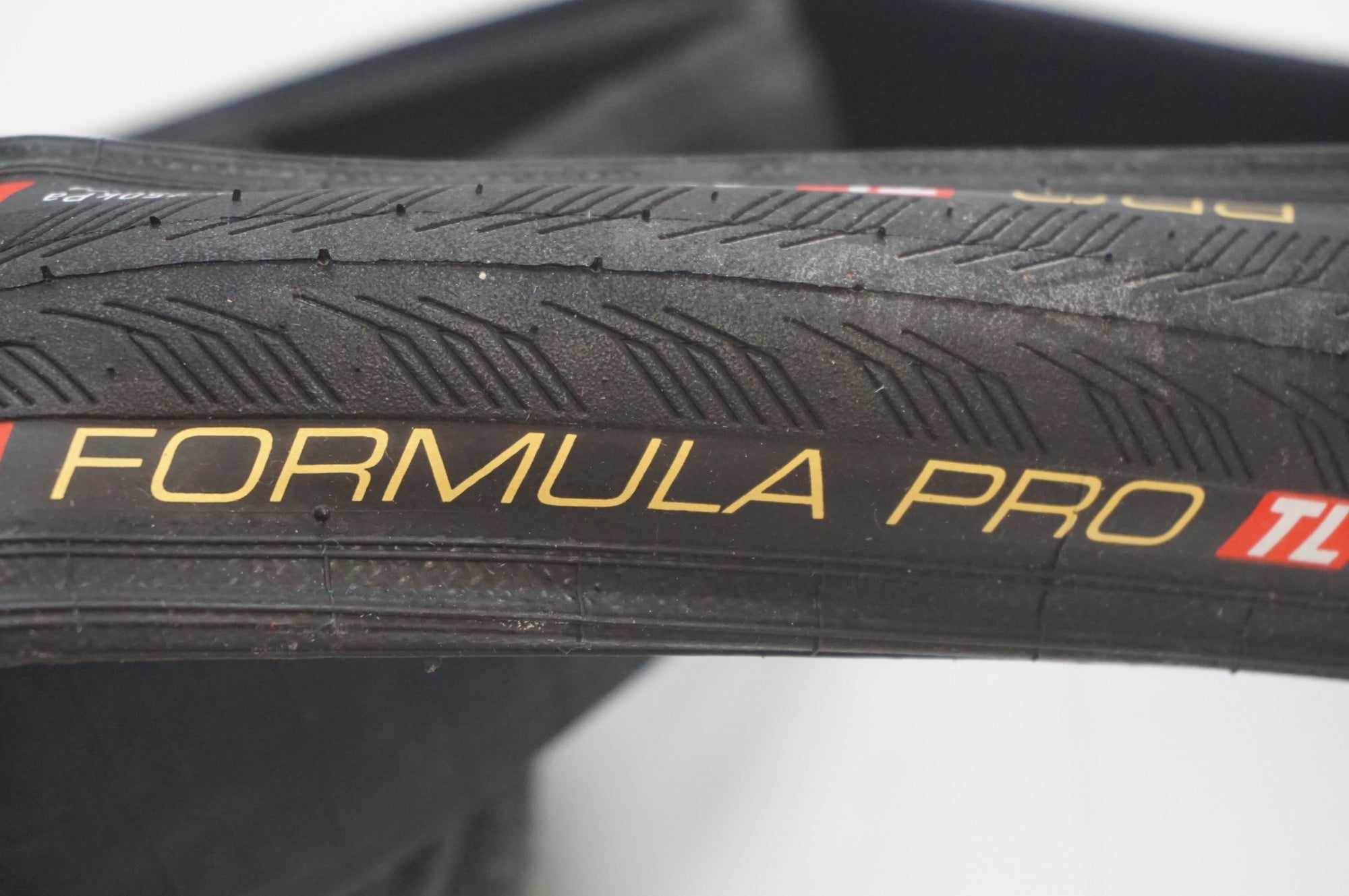IRC 「アイアールシー」 FORMULA PRO TL 700×25C タイヤ / 福岡店