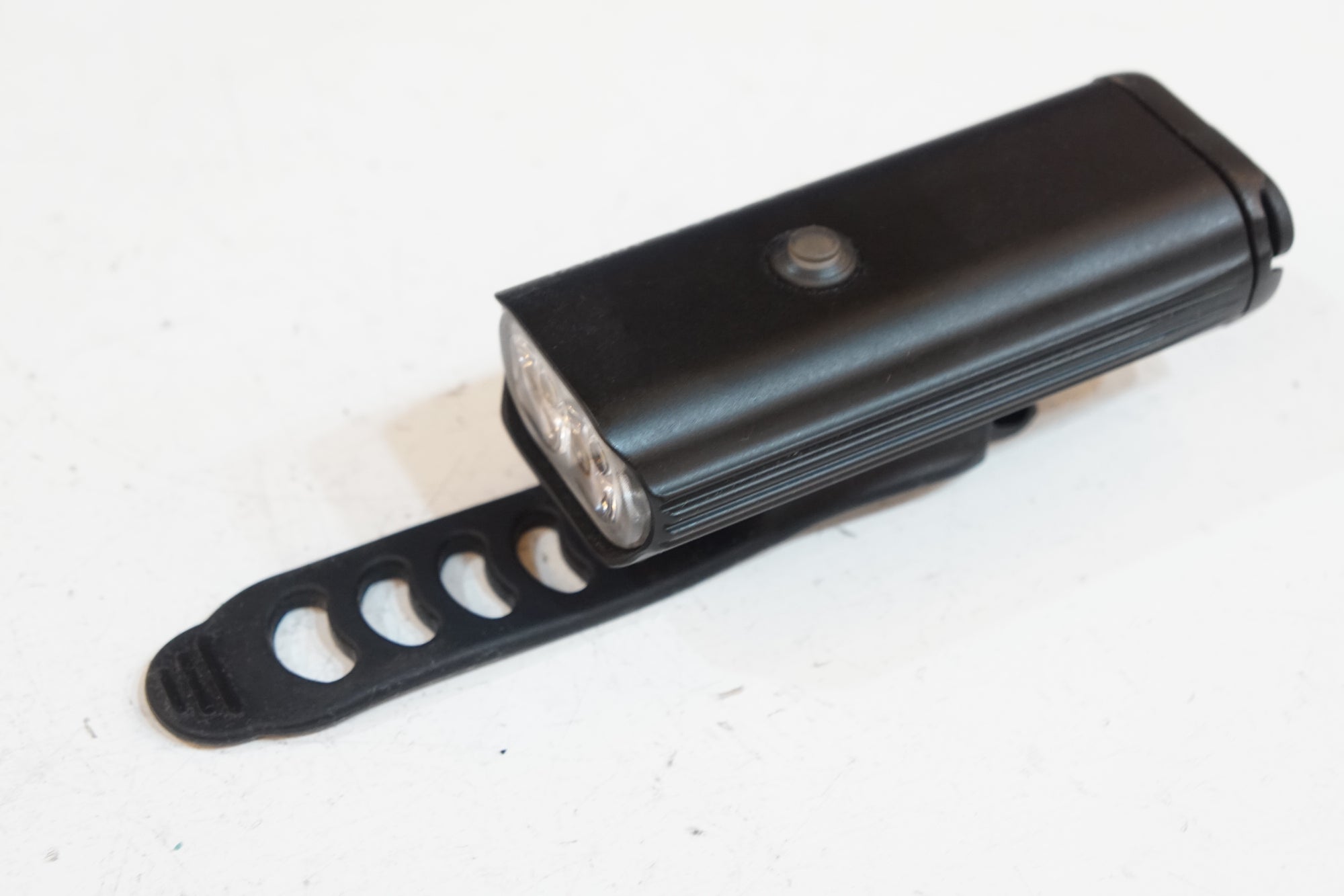 LEZYNE 「レザイン」 1000XL フロントライト / バイチャリ浦和ベース