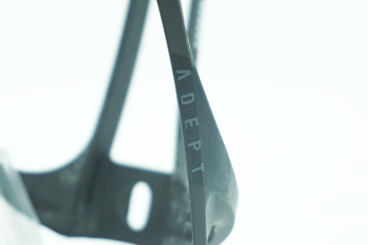 ADEPT 「アデプト」 CARBON FIBER ボトルケージ / 大阪美原北インター店