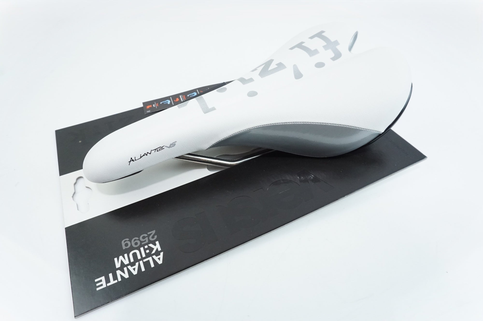 FIZIK 「フィジーク」 ALIANTE VERSUS K:IUM 259g サドル / 中目黒店