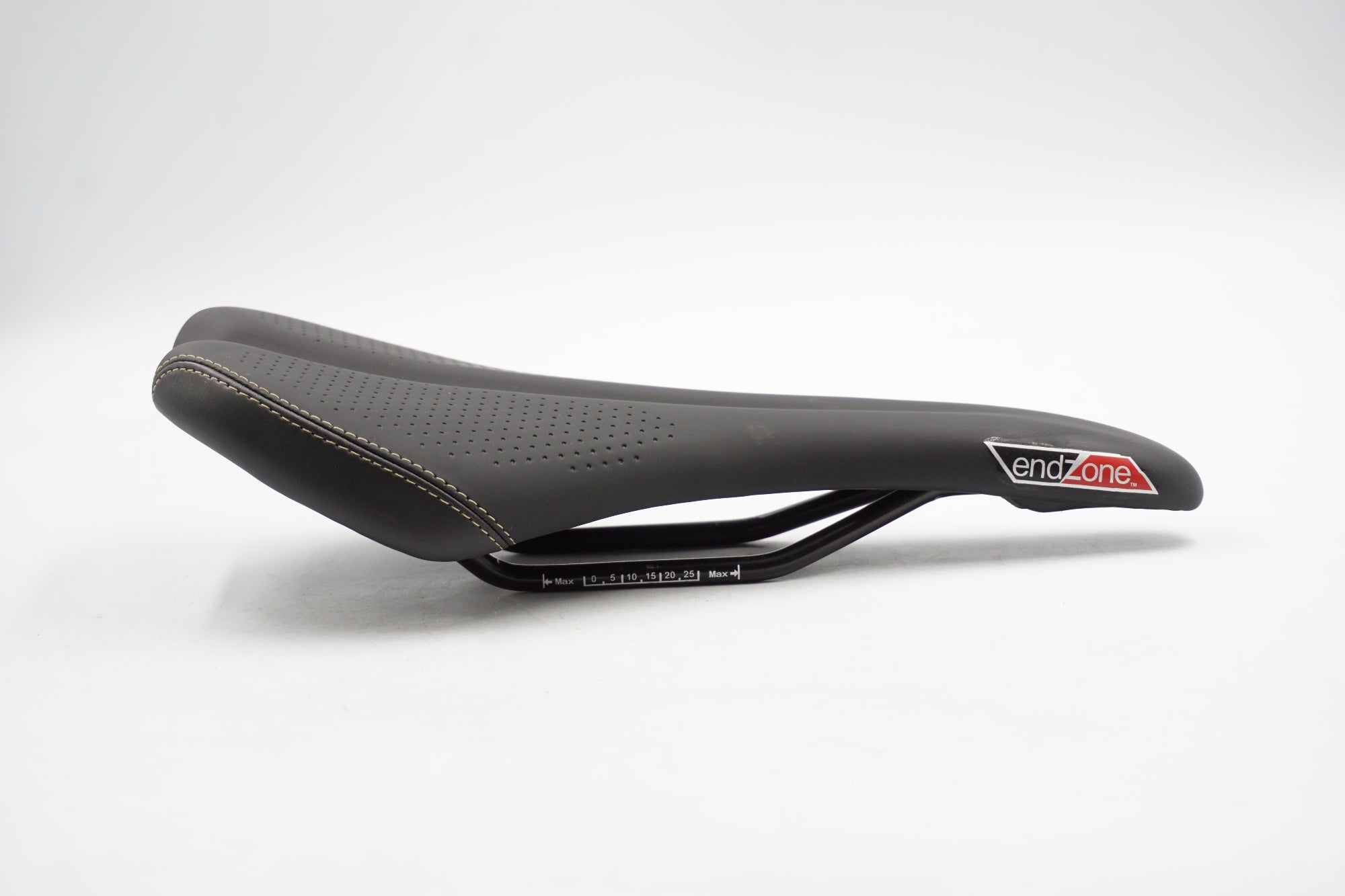 VELO 「ベロ」 endzone サドル / 奈良店