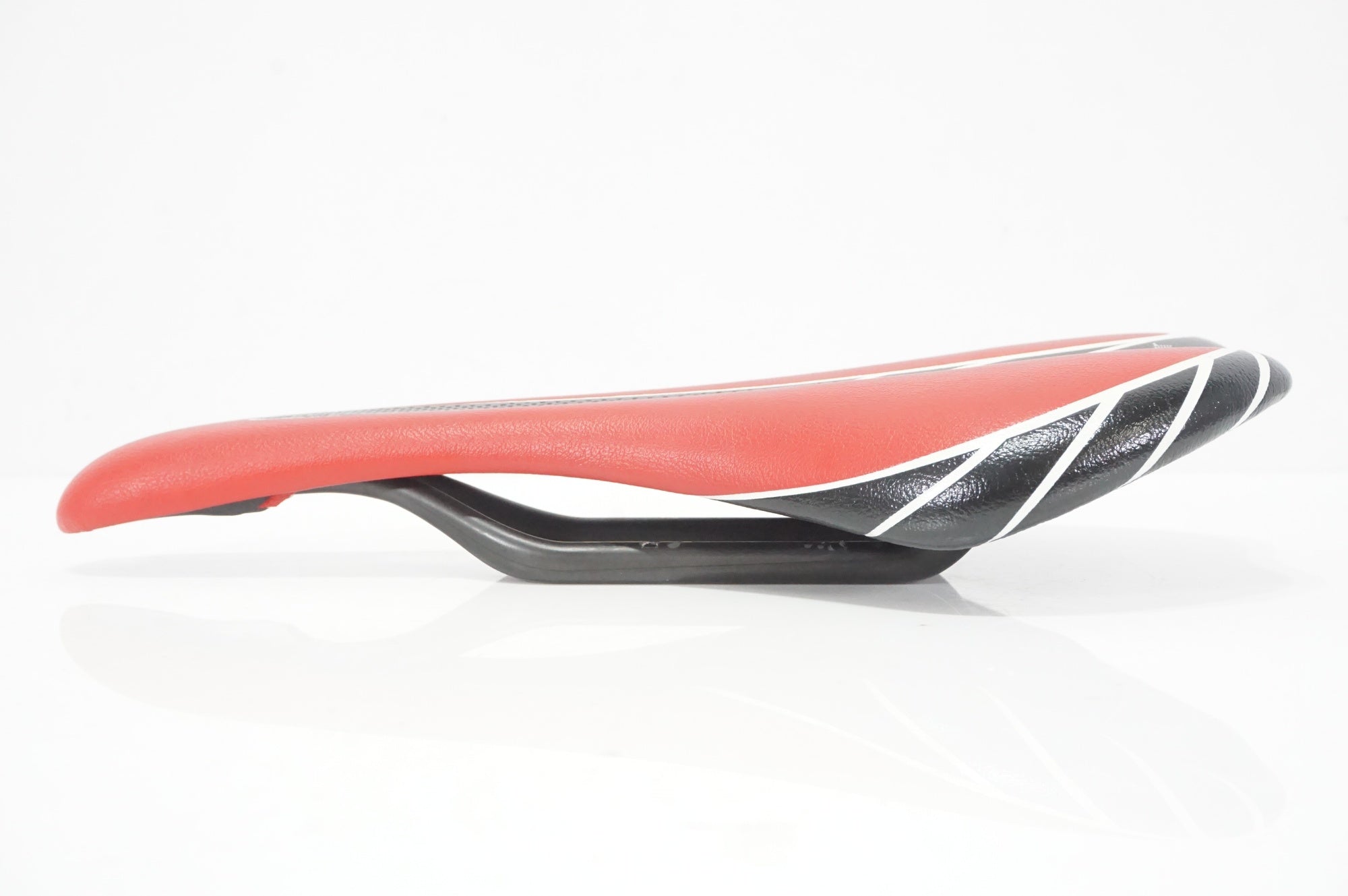 VELO 「ベロ」サドル  / AKIBA店