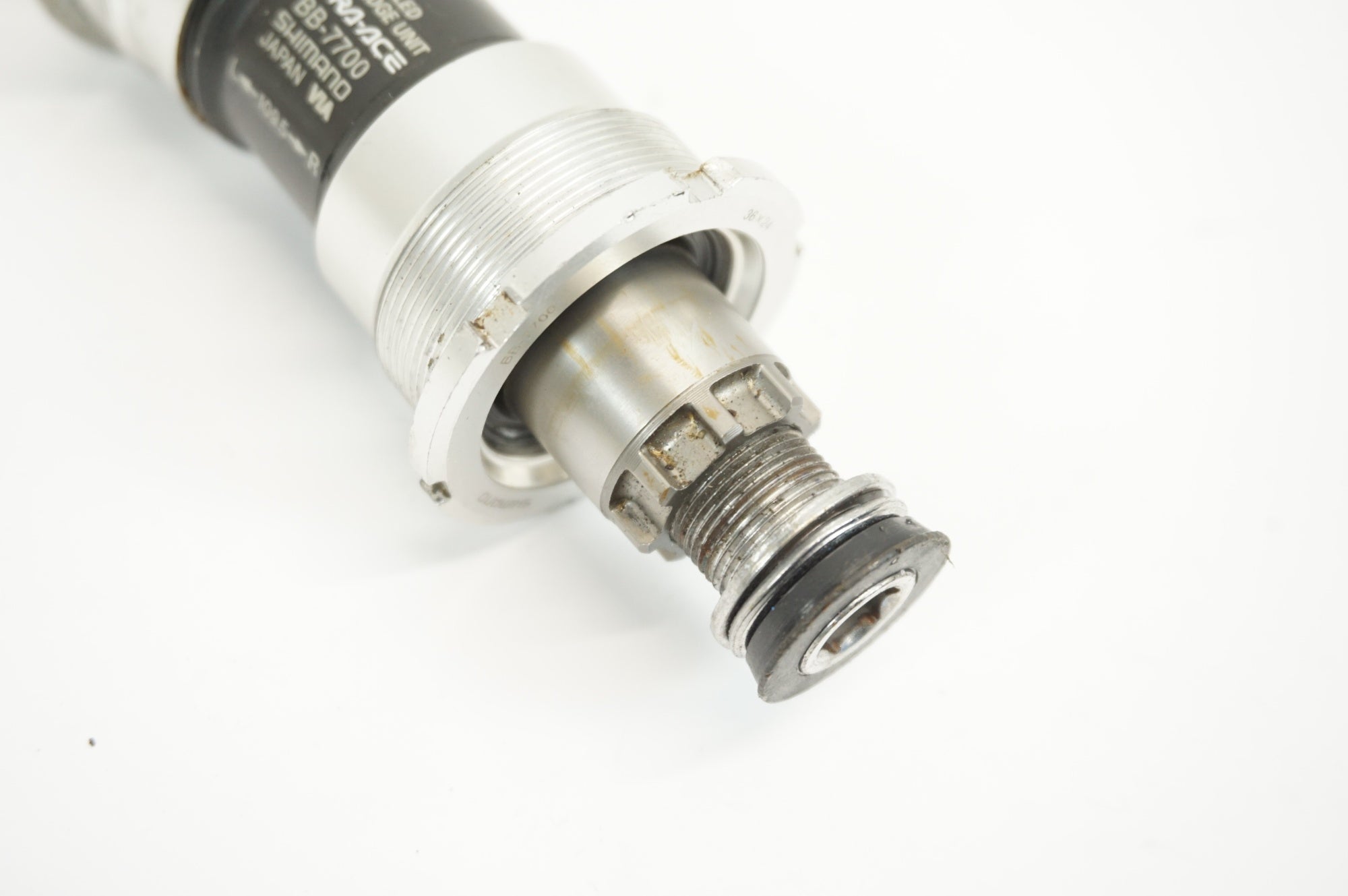 SHIMANO 「シマノ」 DURA-ACE BB-7700 ITA 軸長109.5 ボトムブラケット