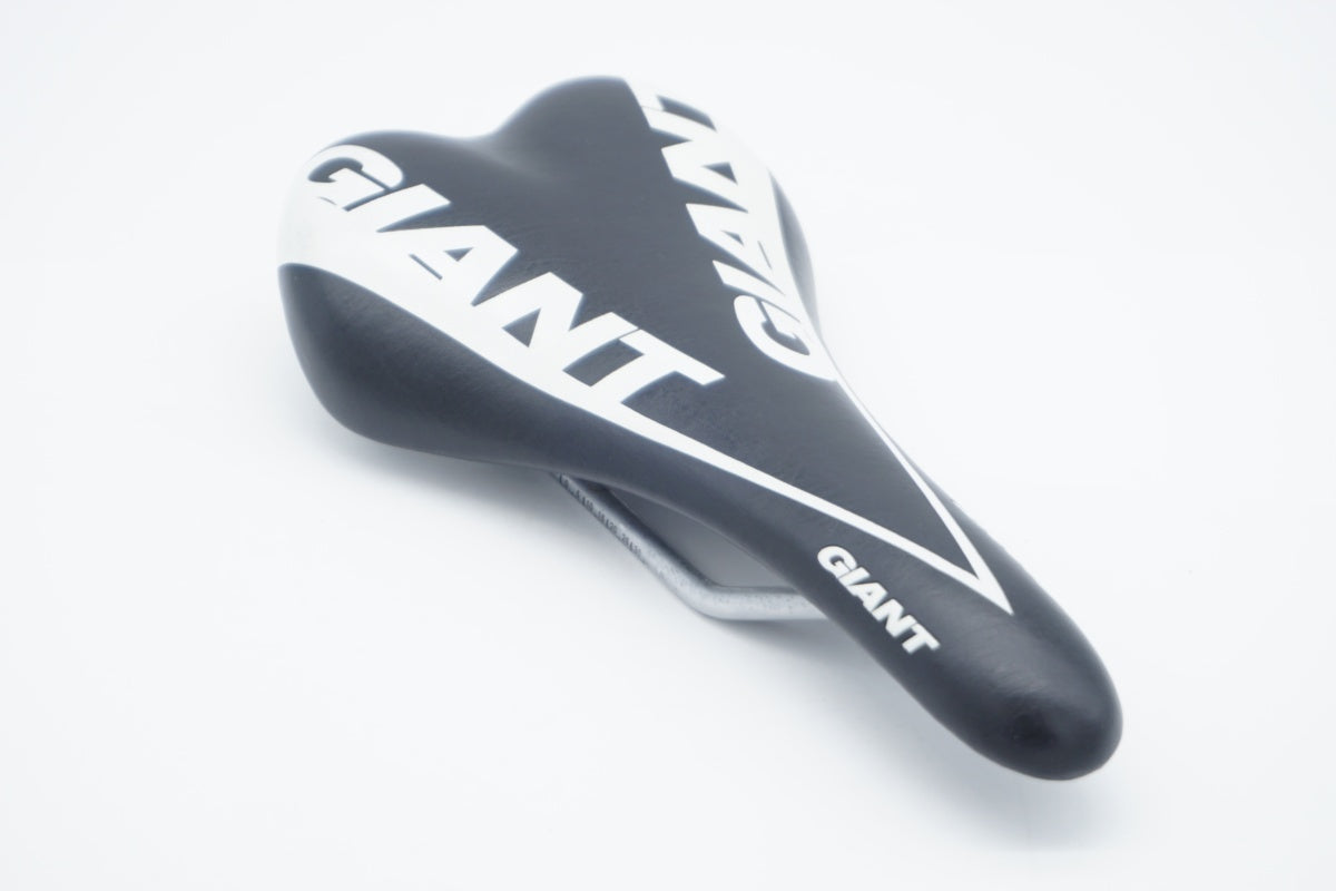 GIANT 「ジャイアント」 サドル / 滋賀大津店