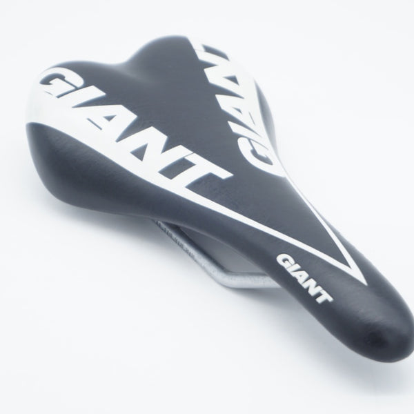 GIANT 「ジャイアント」 サドル / 滋賀大津店 ｜ バイチャリ公式