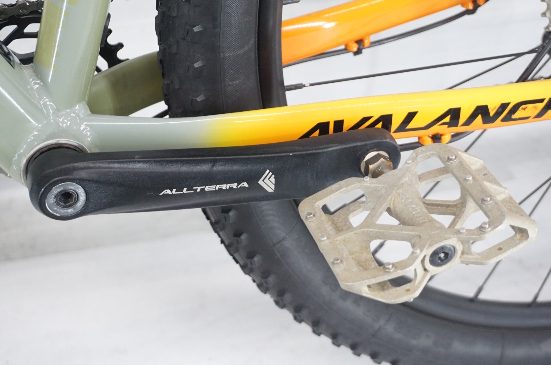 GT 「ジーティー」 AVALANCHE ELITE 2021年モデル マウンテンバイク / 阪急塚口店