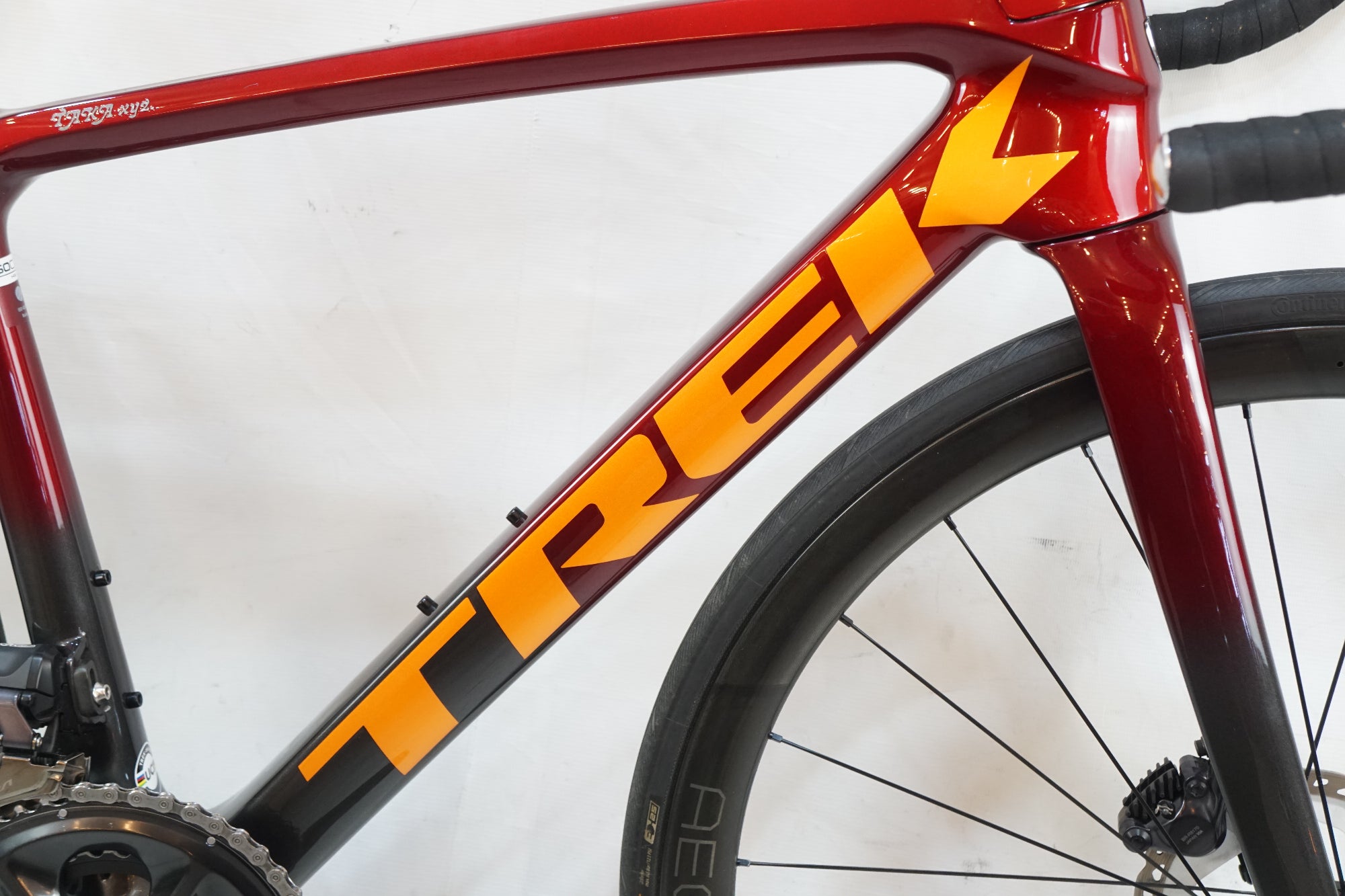 TREK 「トレック」 EMONDA SLR7 2022年モデル ロードバイク