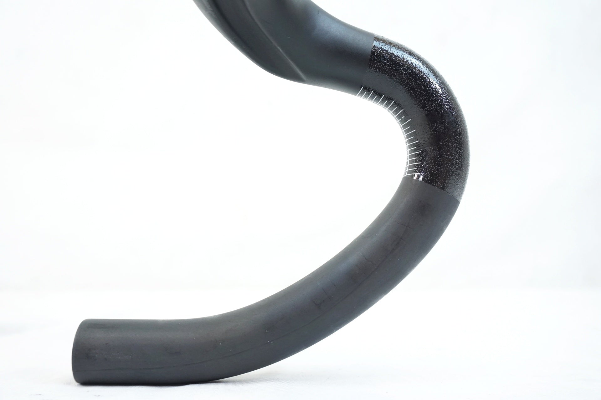 3T 「スリーティー」 ERGONOVA TEAM Φ31.8mm 420mm カーボンハンドル / 有明ガーデン店