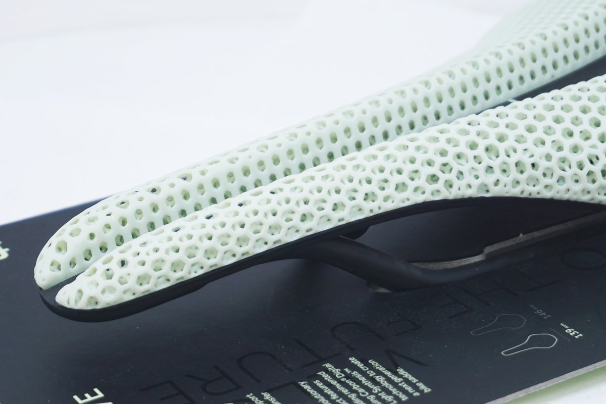 FIZIK 「フィジーク」 VERSUS EVO ADAPTIVE サドル / 大阪美原北インター店