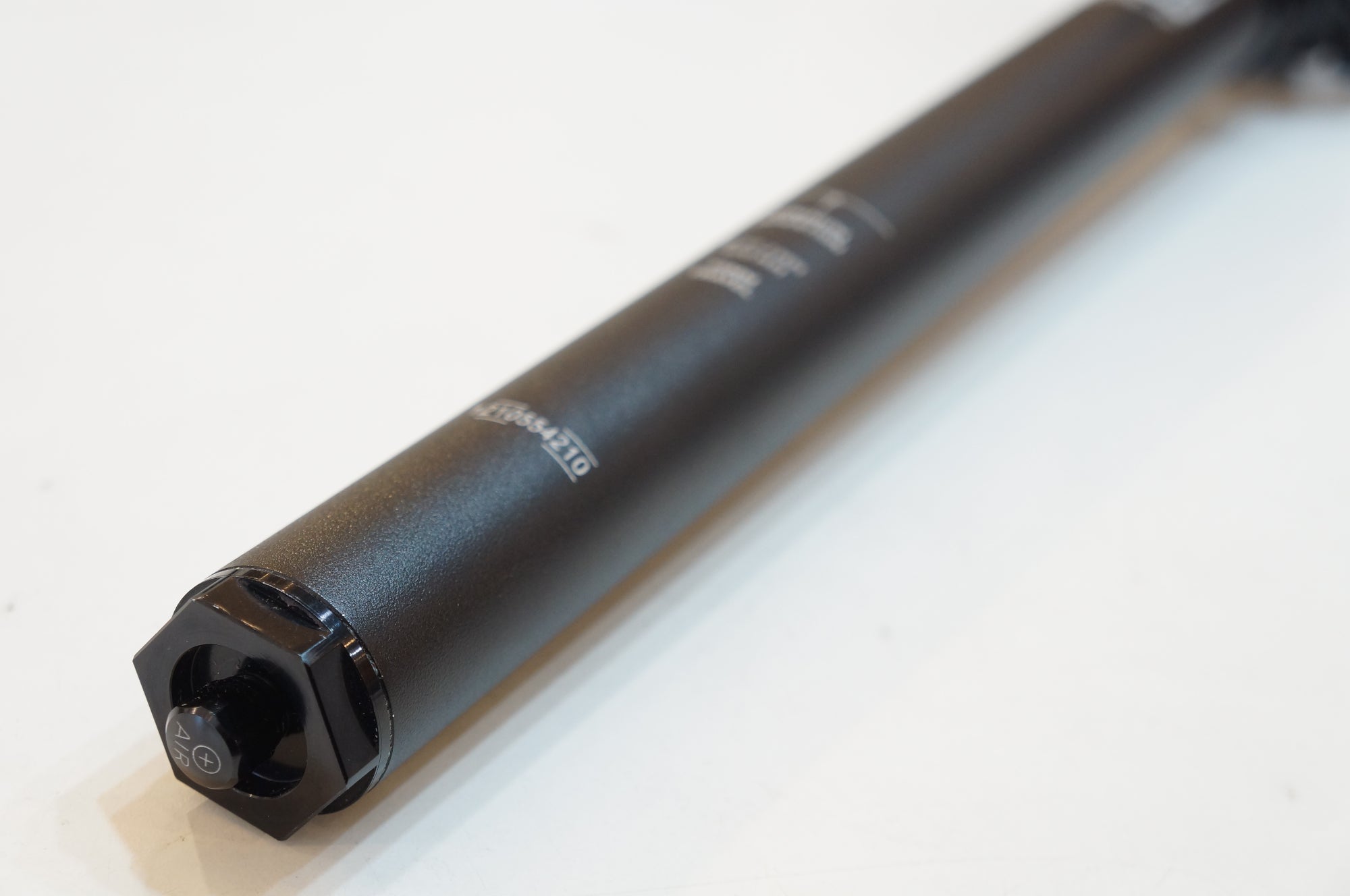 ROCKSHOX 「ロックショックス」 REVERB AXS XPLR φ27.2 400mm ドロッパーポスト / バイチャリ浦和ベース