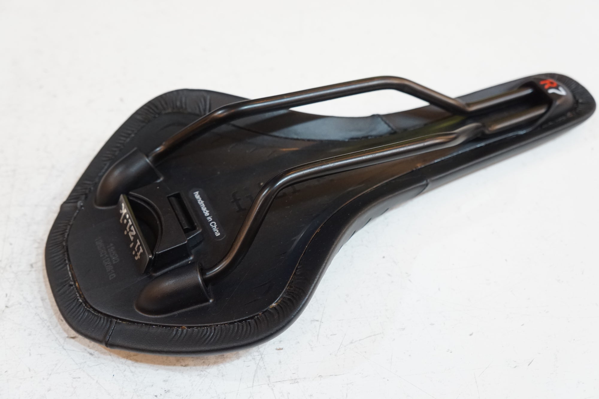 FIZIK 「フィジーク」 ANTARES R7 サドル / バイチャリ浦和ベース