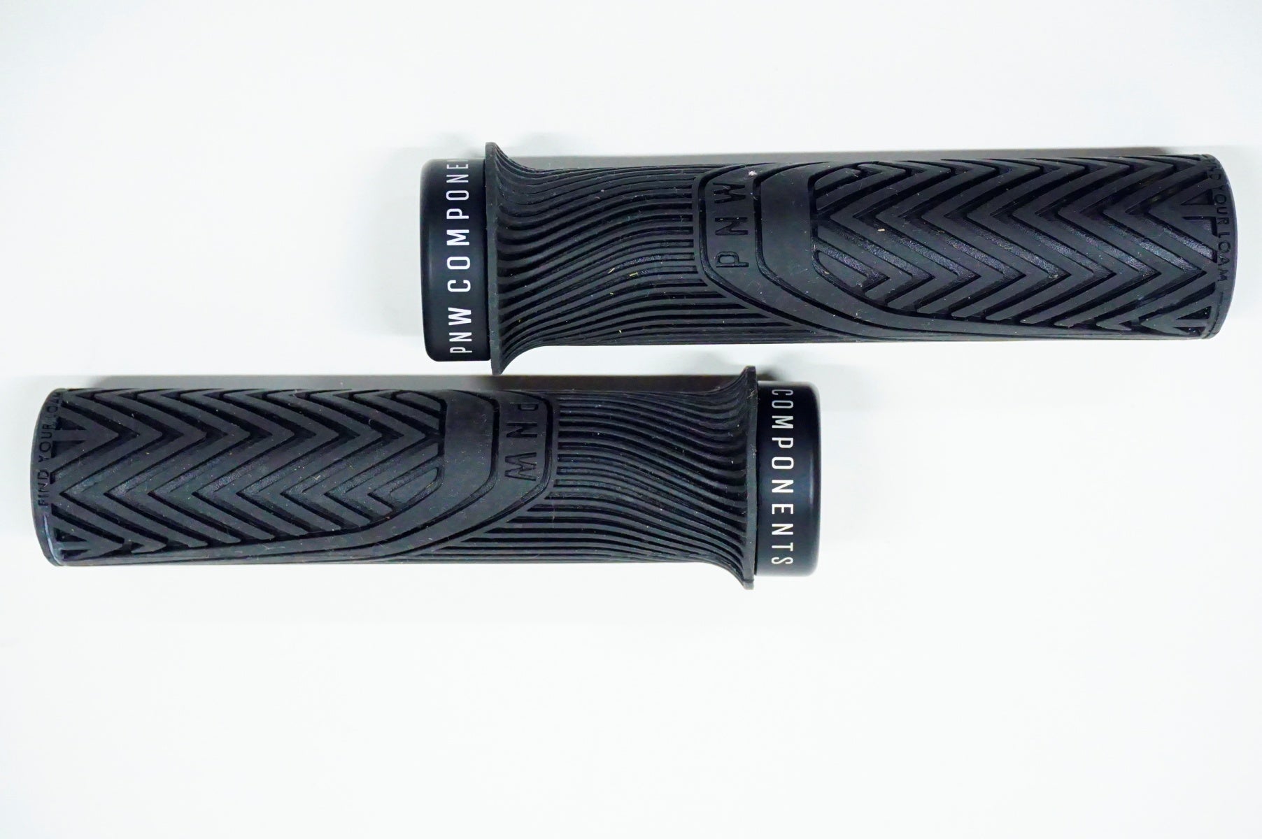 PNW COMPONENTS 「ピーエヌダブリューコンポーネント」 LOAM GRIP グリップ / 名古屋大須店
