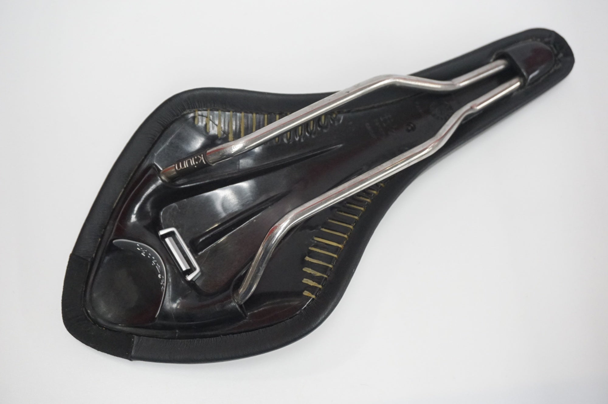 【低走行品】fi'zi:k ARIONE K:IUMレール ブラック FIZIK 「フィジーク」 ARIONE k:iumレール サドル / 福岡店 ｜ バイチャリ