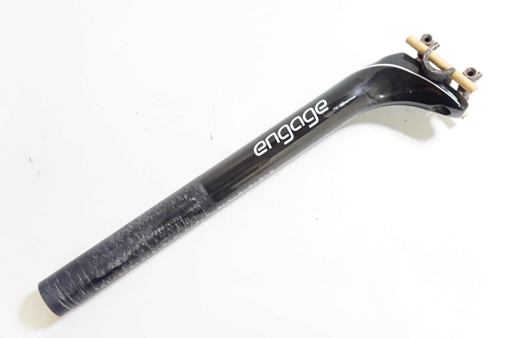 AX LIGHTNESS 「エーエックスライトネス」 ENGAGE φ31.6 シートポスト / 熊谷本店