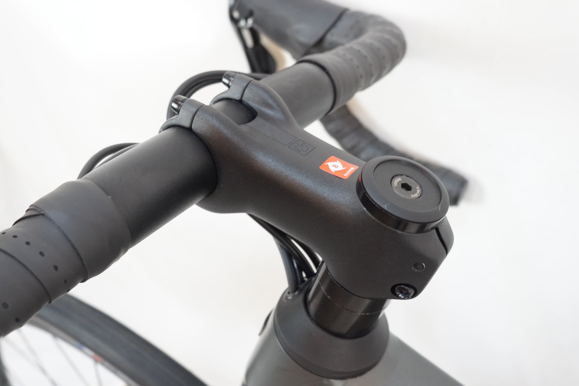 TREK DomaneAL2 Gen4 DISC SHIMANO2024年超美品 トレック(TREK) ドマーネ (Domane) AL 2 Gen4｜ロード｜おすすめ