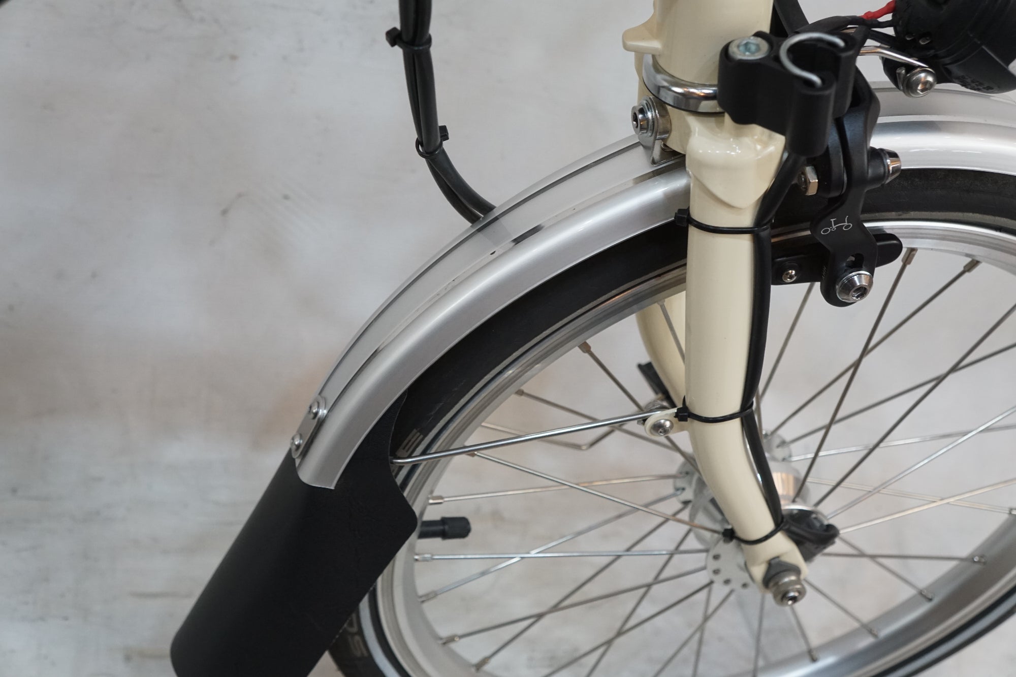 BROMPTON 「ブロンプトン」  Classic Edition INSPIRED BY LONDON 2025年モデル 16インチ 折り畳み自転車 / バイチャリ浦和ベース