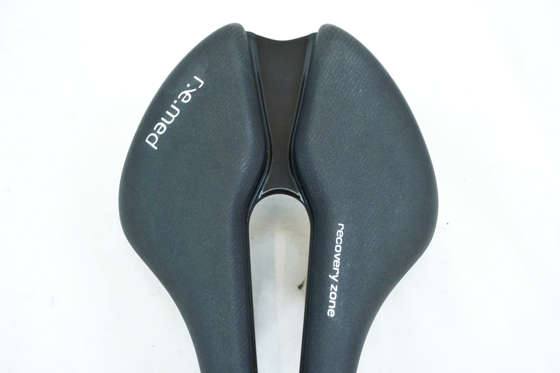 SELLE ROYAL 「セライタリア」 R.e.med 3 サドル / 有明ガーデン店