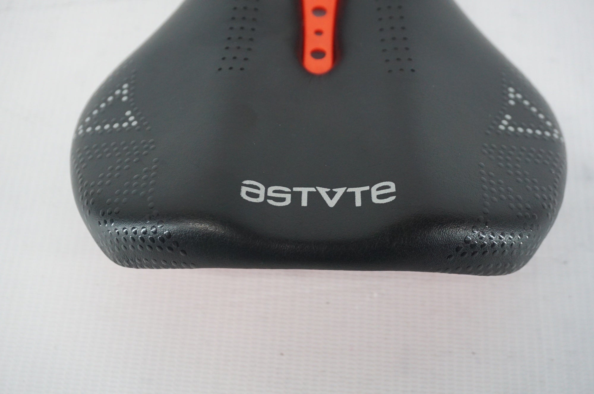 ASTVTE 「アスチュート」 MISS LINE サドル / 阪急塚口店