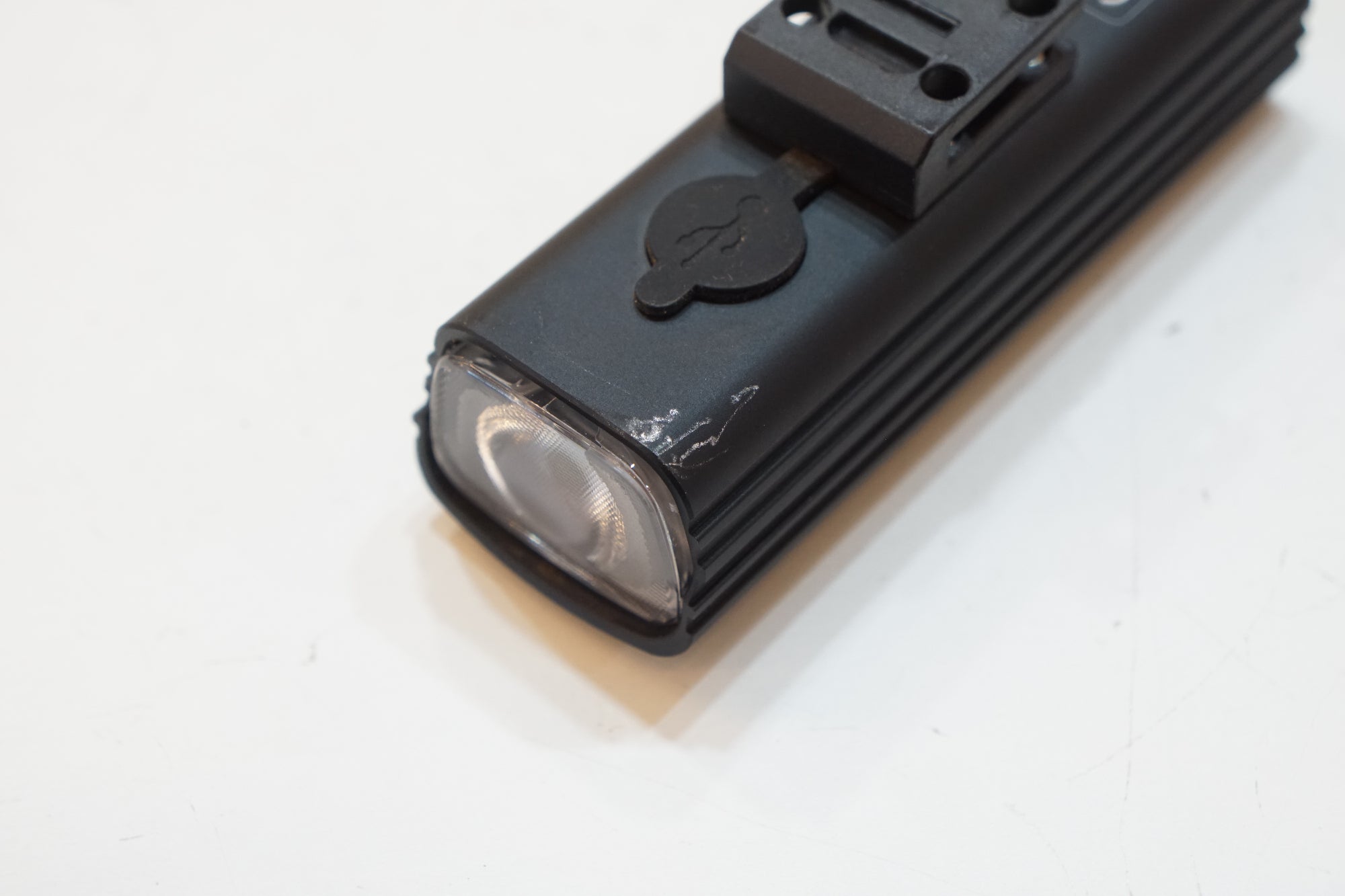 SERFAS 「サーファス」 E-LUME 350 フロントライト / バイチャリ浦和ベース