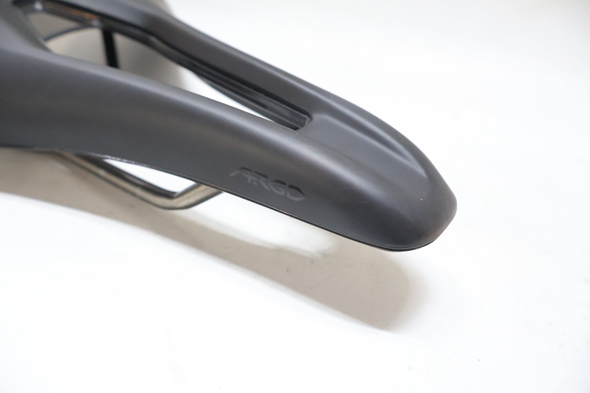 FIZIK 「フィジーク」 ARGO VENTO KIUMレール サドル / 高知店