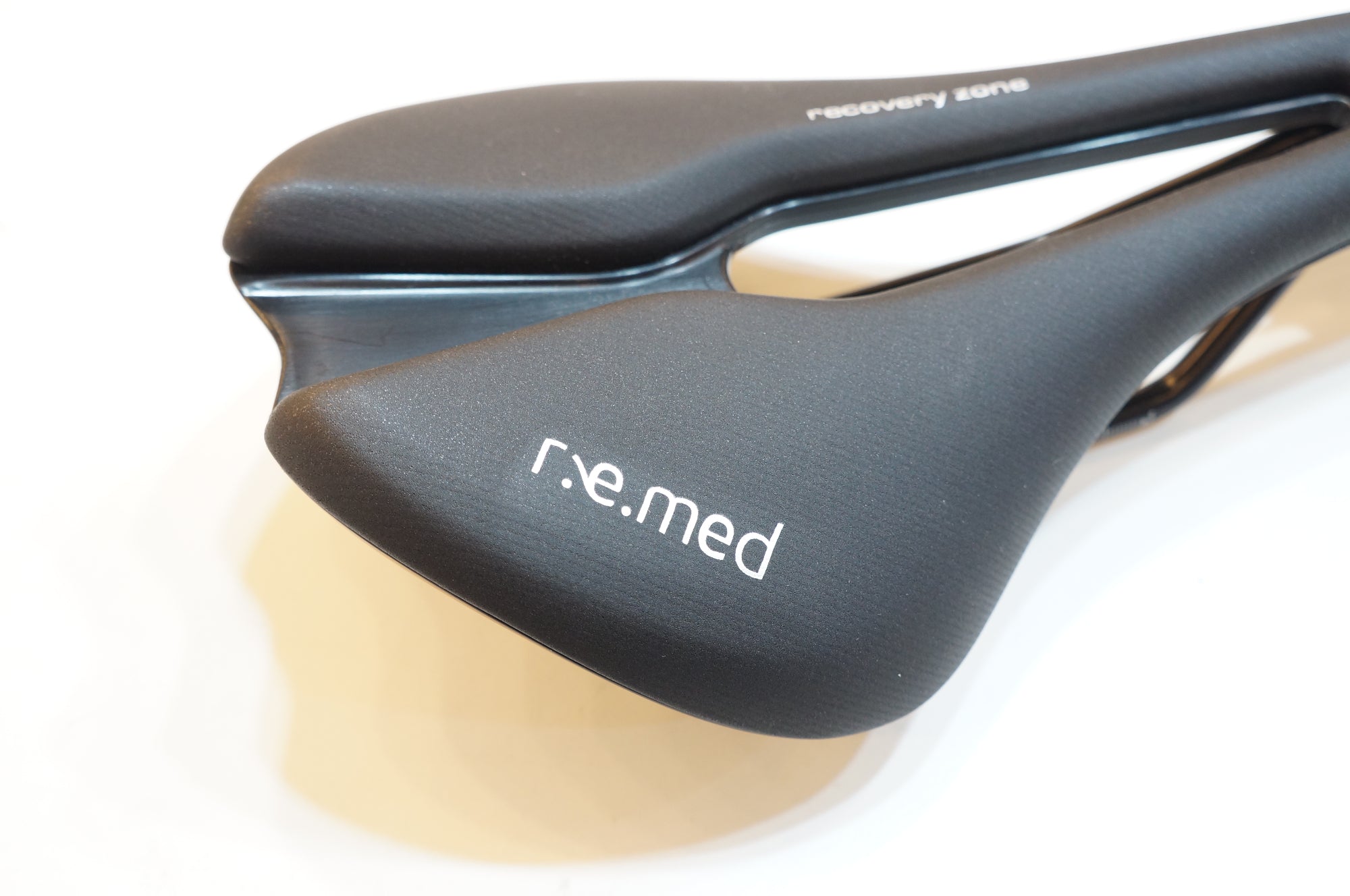 SELLE ROYAL 「セラ ロイヤル」 REMED3 サドル / バイチャリ浦和ベース