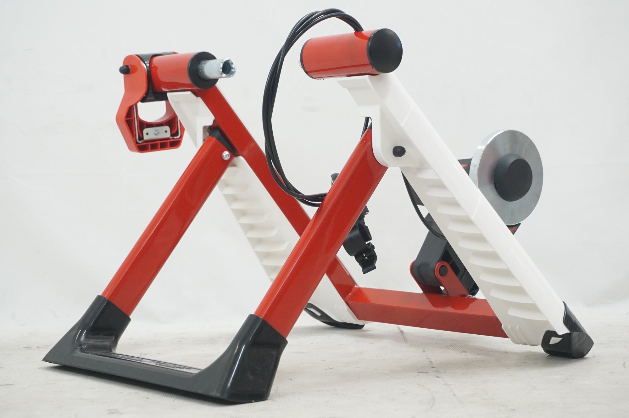 ELITE 「エリート」 NOVO FORCE 8 サイクルトレーナー / 福岡店