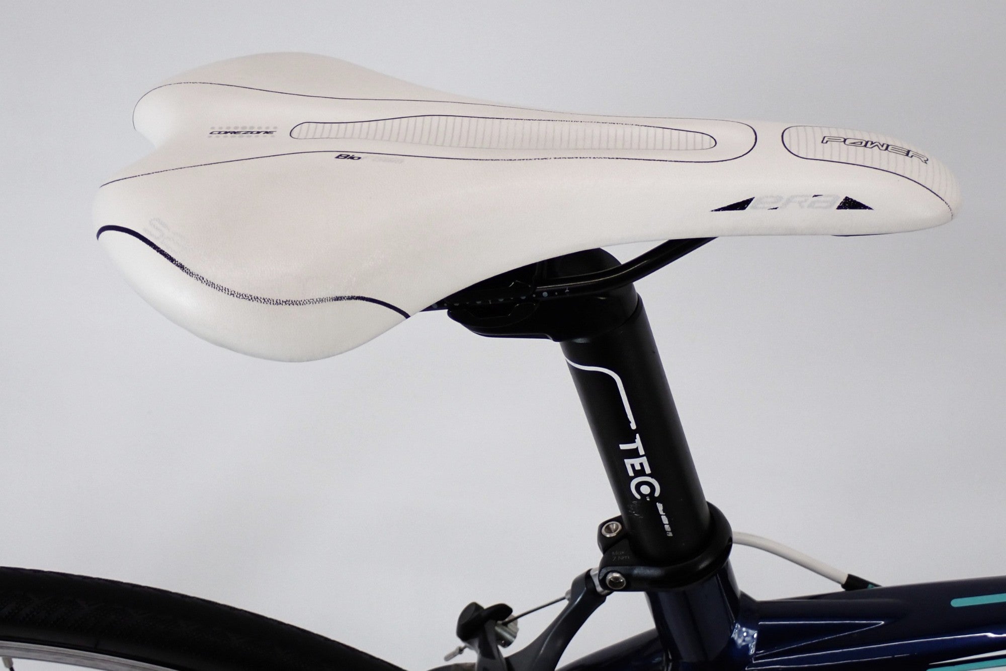 【美品】Bianchi Via Nirone 7 Claris ロードバイク46 Via Nirone 7 - Claris 8sp - Bianchi Bicycles