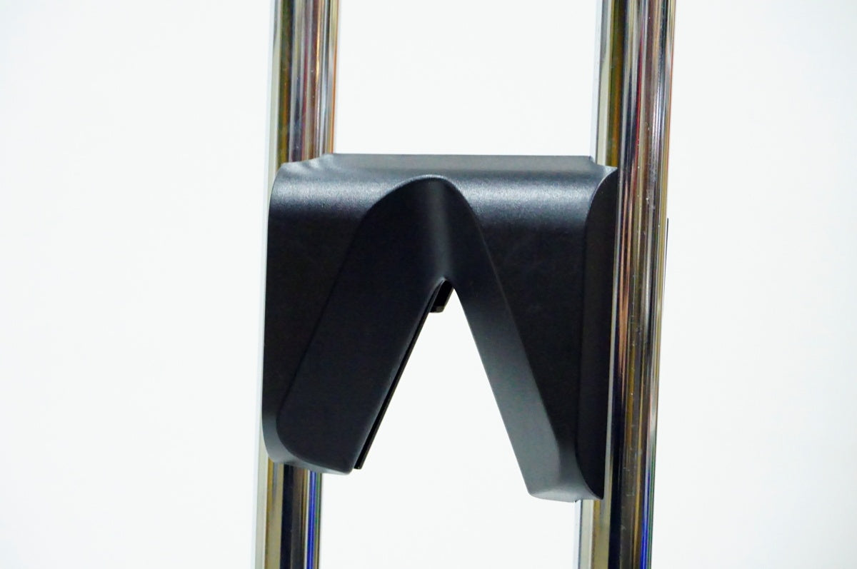 IWA 「イワ」 A01V SPECIAL ディスプレイスタンド / 名古屋大須店