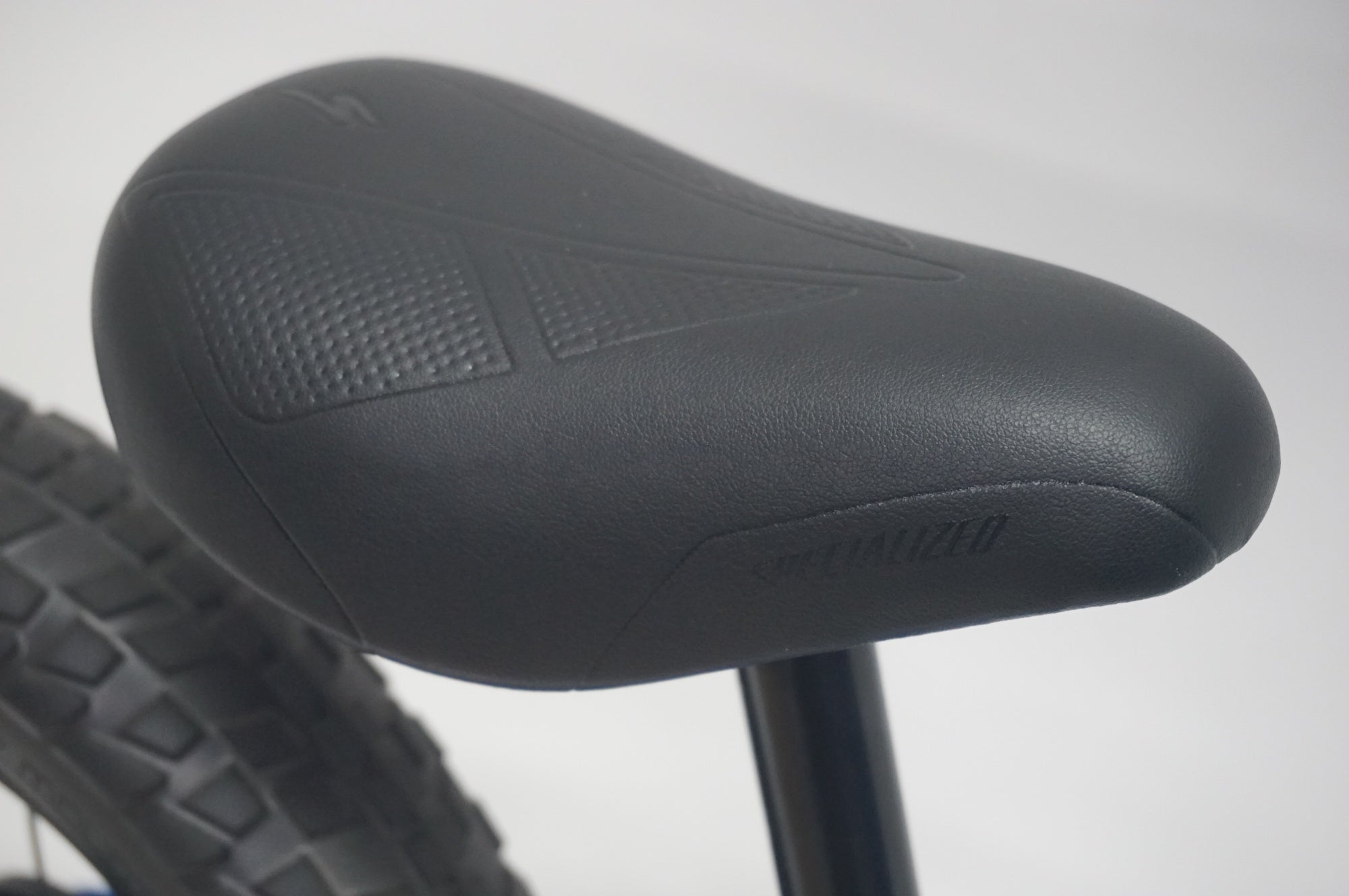 ◉正規限定車◉キッズレース用◉スペシャライズド◉ホットウォーク カーボン◉新車 SPECIALIZED 「スペシャライズド」 HOT WALK 2021年モデル 12インチ