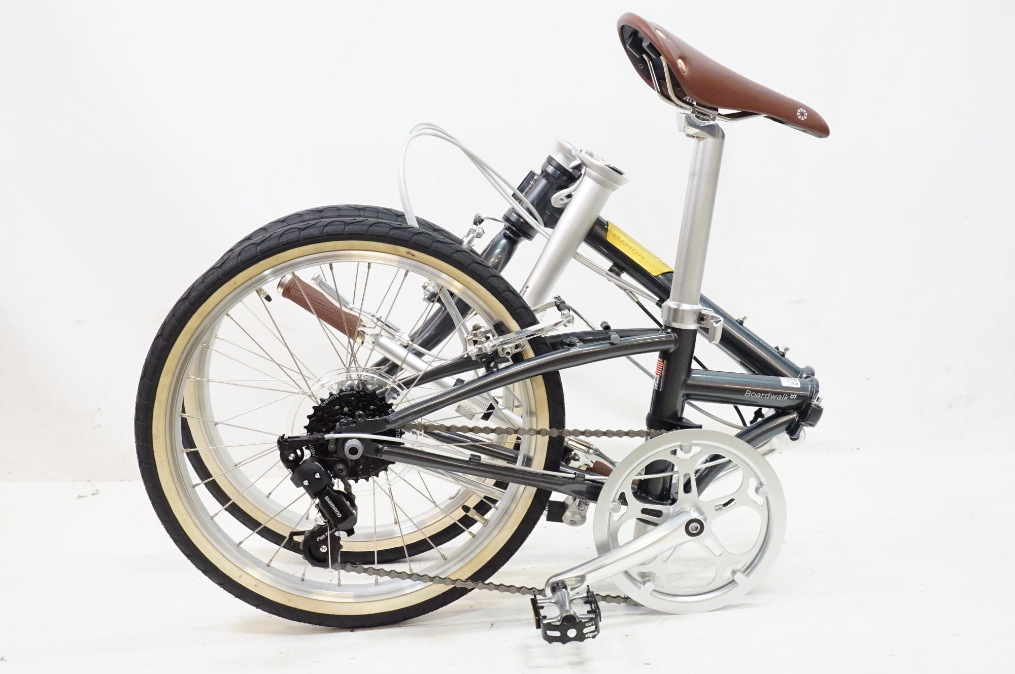 中古 折りたたみ自転車/DAHON ダホン boardwalk D7 7段変速 Amazon | 折りたたみ自転車 スポーツ車 DAHON(ダホン) Boardwalk