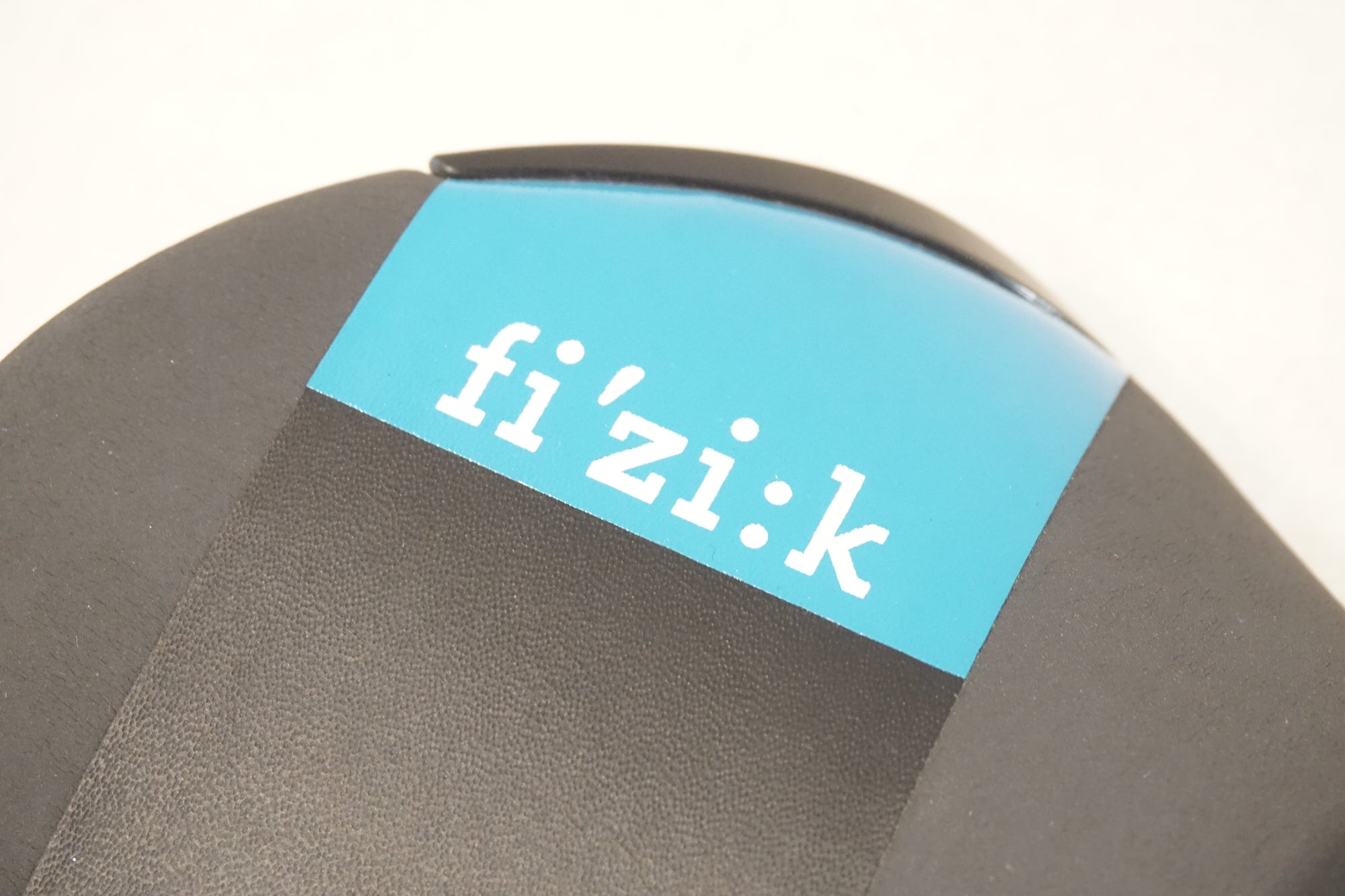 FIZIK 「フィジーク」 ALIANTE R3 カーボンレール サドル / 横浜戸塚店