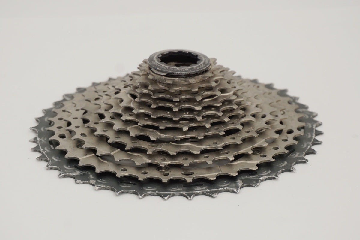 SHIMANO「シマノ」DEORE XT CS-M8000 11-42T Shimano Deore XT CS-M8000 Cassette - 11 Speed, 11-42t, Gray