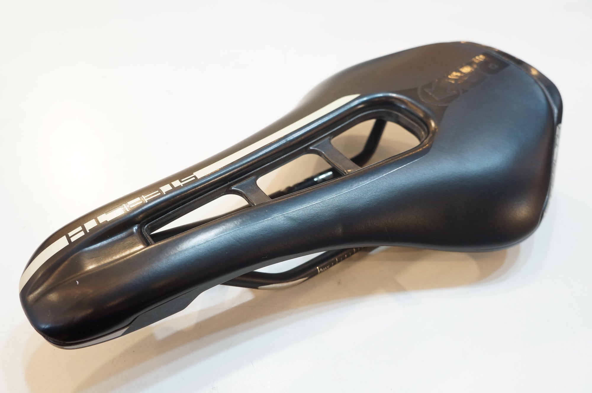 SHIMANO 「シマノ」 PRO STEALTH サドル / バイチャリ浦和ベース