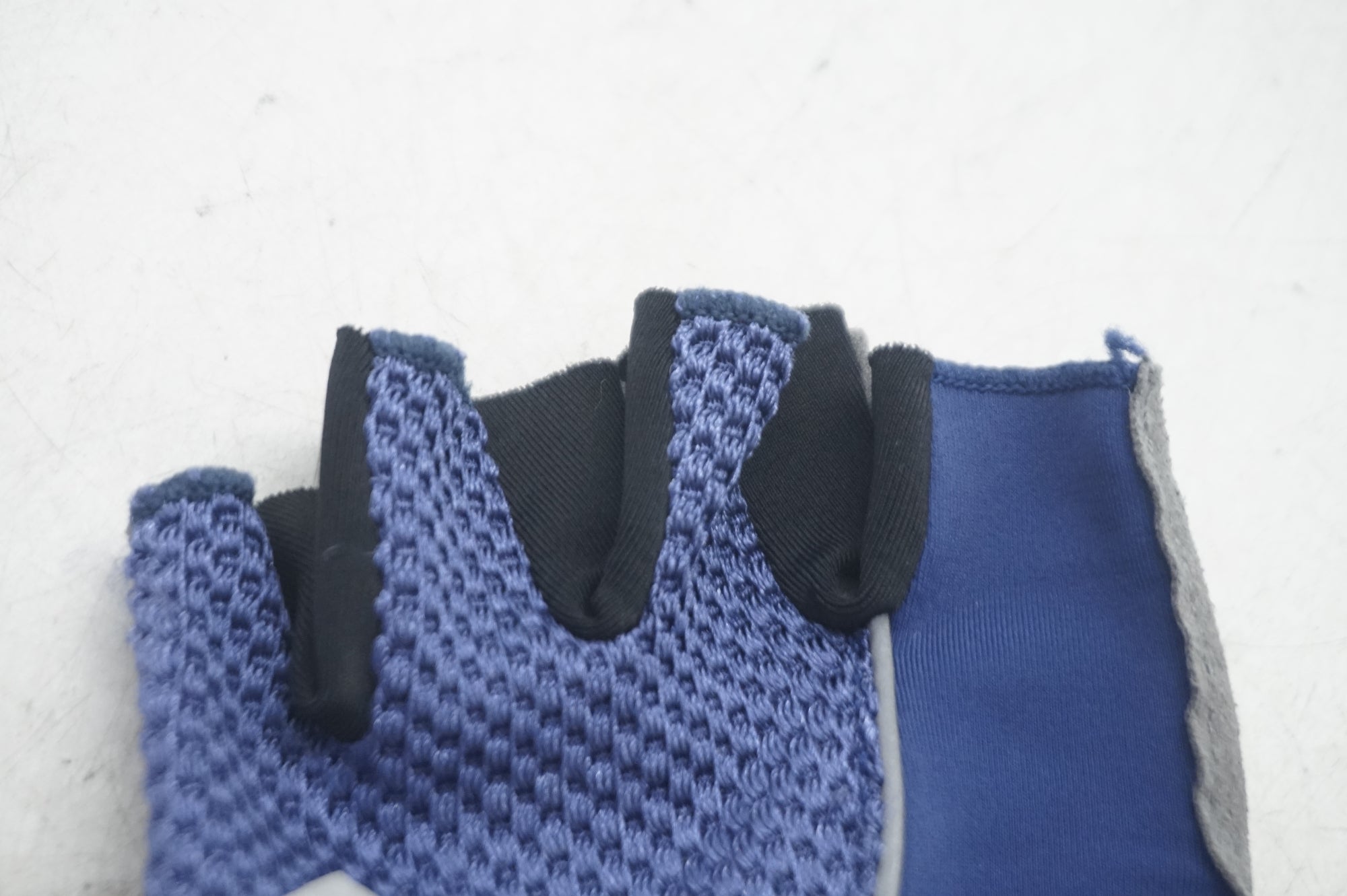 SANTIC 「サンティック」 Mサイズ サイクルグローブ / 大阪門真店