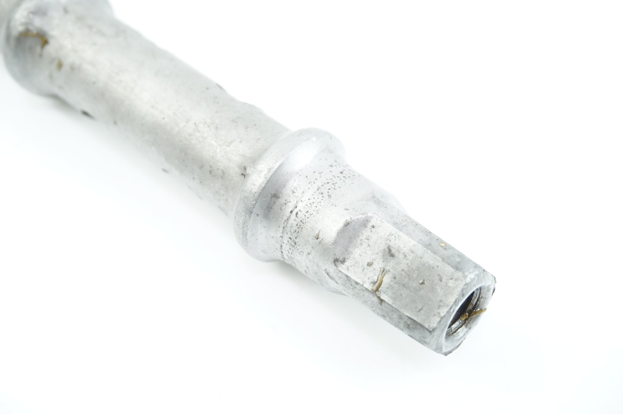 T.D.C 「トーマスディークロス」 118.6mm ボトムブラケットシャフト / 中目黒店