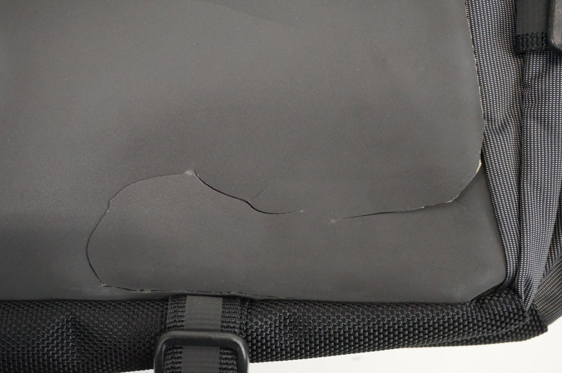 CHROME 「クローム」 KADET MESSENGER ボディバッグ / 宇都宮店