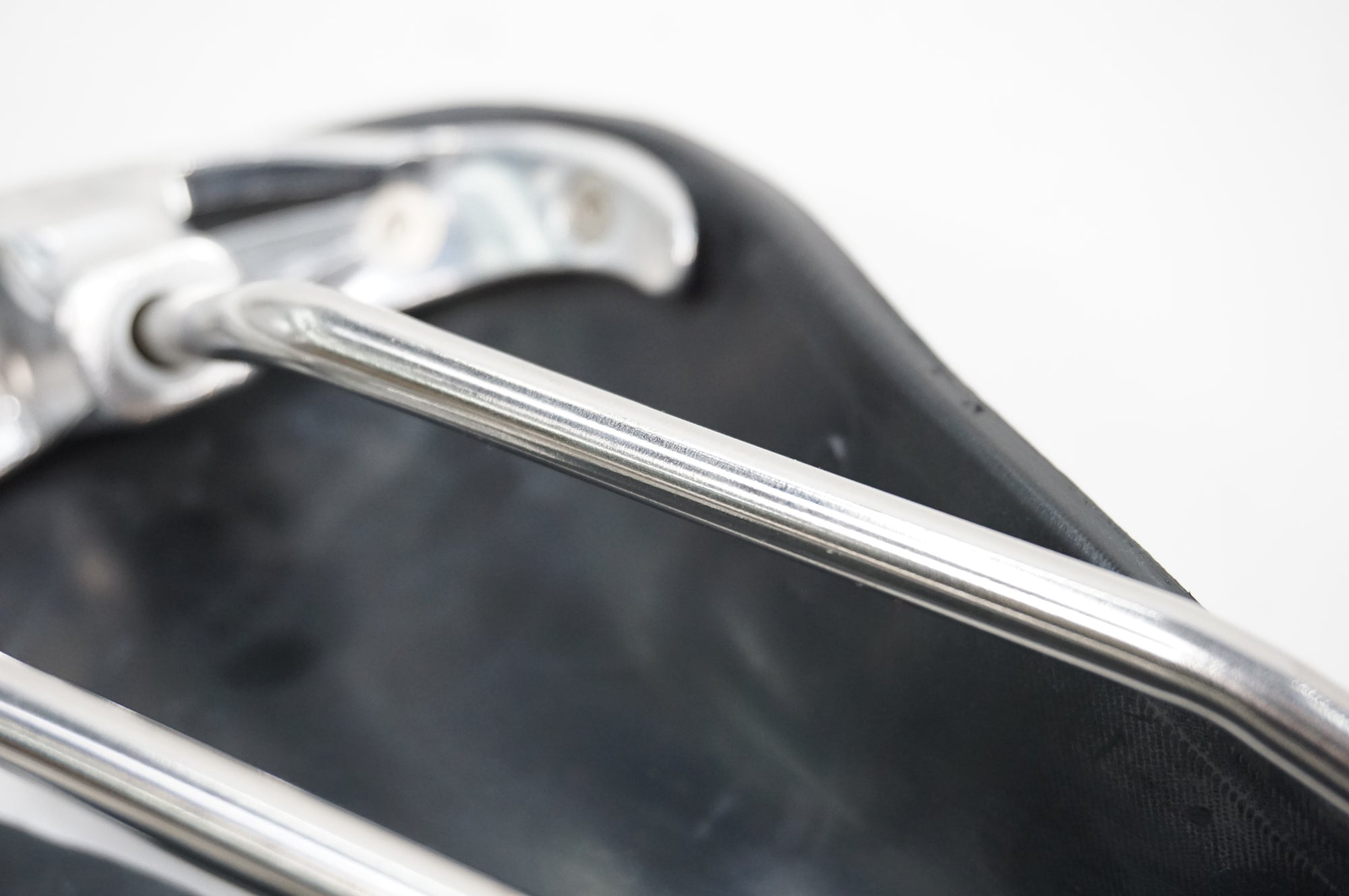 SELLE ANATOMICA 「セラアナトミカ」 R2 RUBBER サドル / 川越店