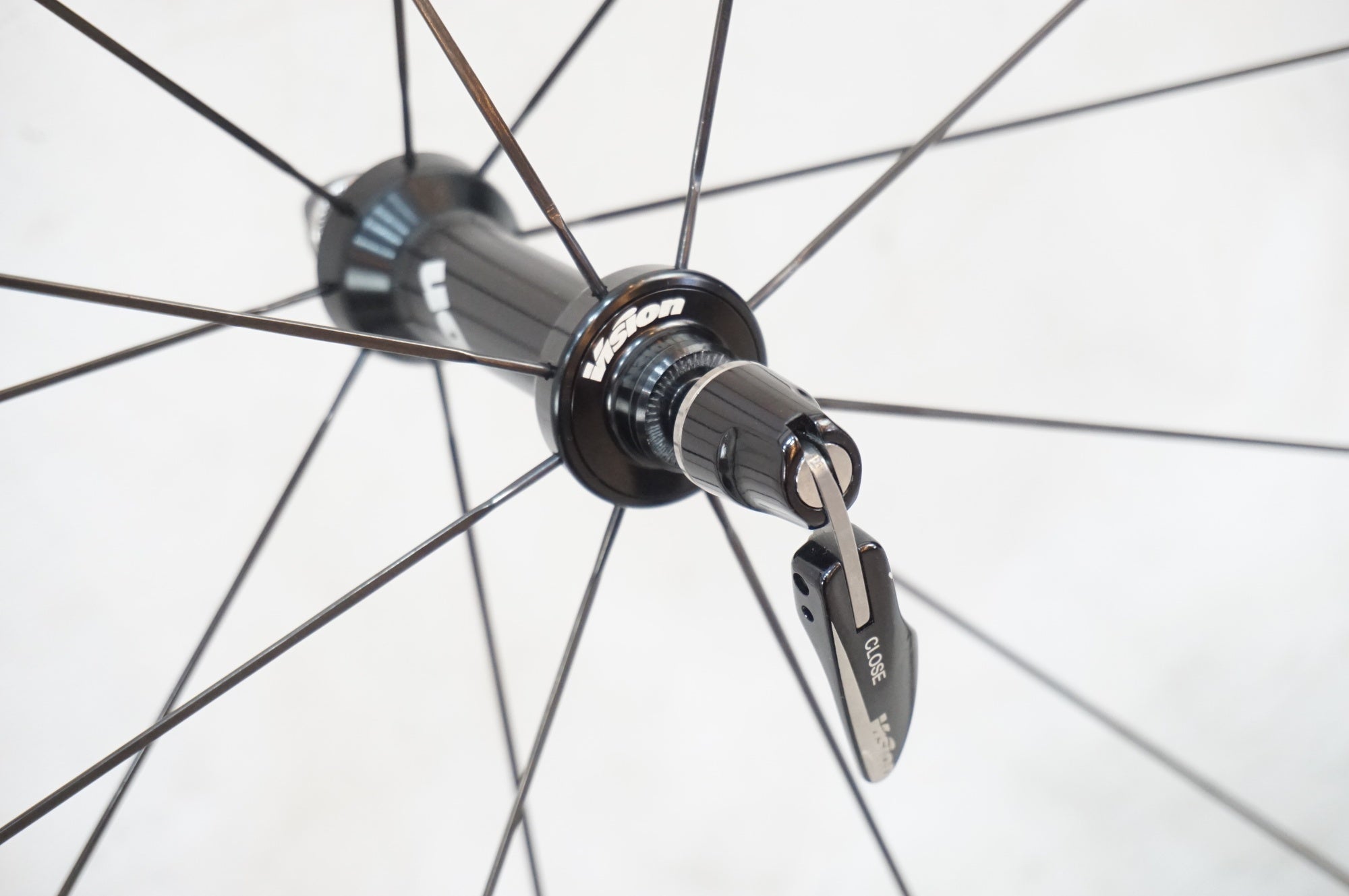 VISION 「ヴィジョン」 TRIMAX 30KB SHIMANO / SRAM 11S ホイール
