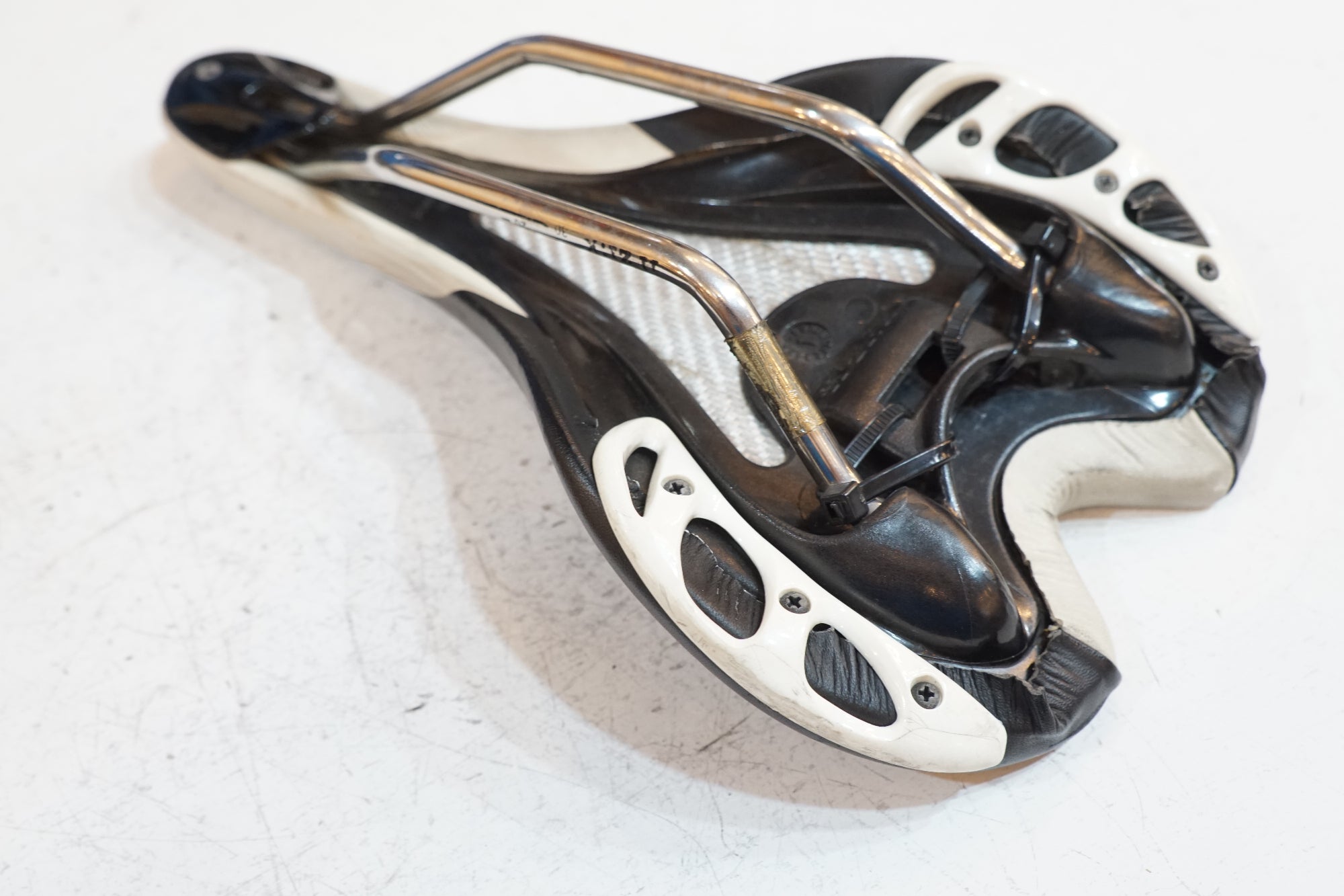 FIZIK 「フィジーク」 ALIANTE サドル / バイチャリ浦和ベース