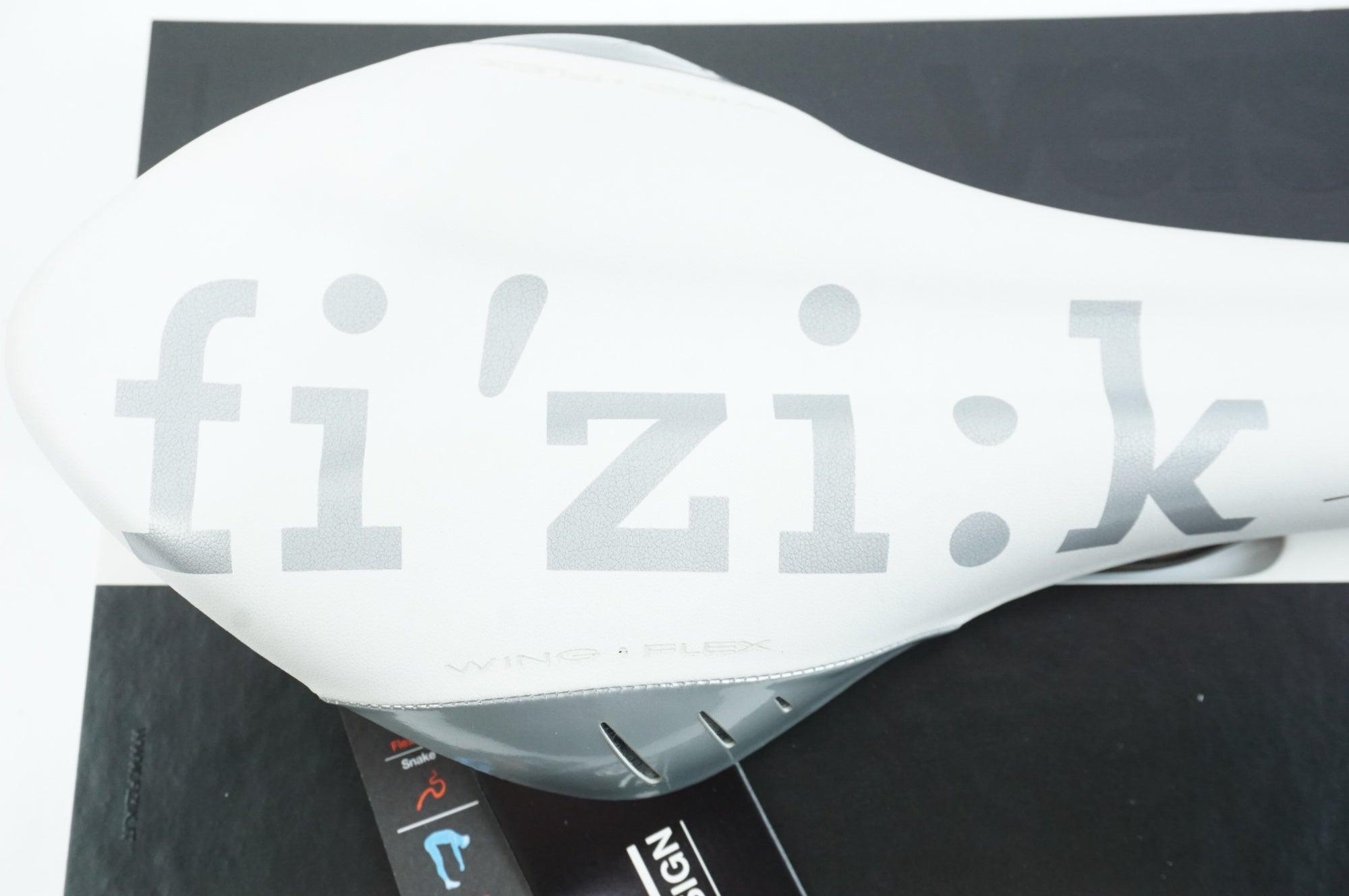 FIZIK 「フィジーク」 ALIANTE VERSUS K:IUM 239g サドル / 中目黒店