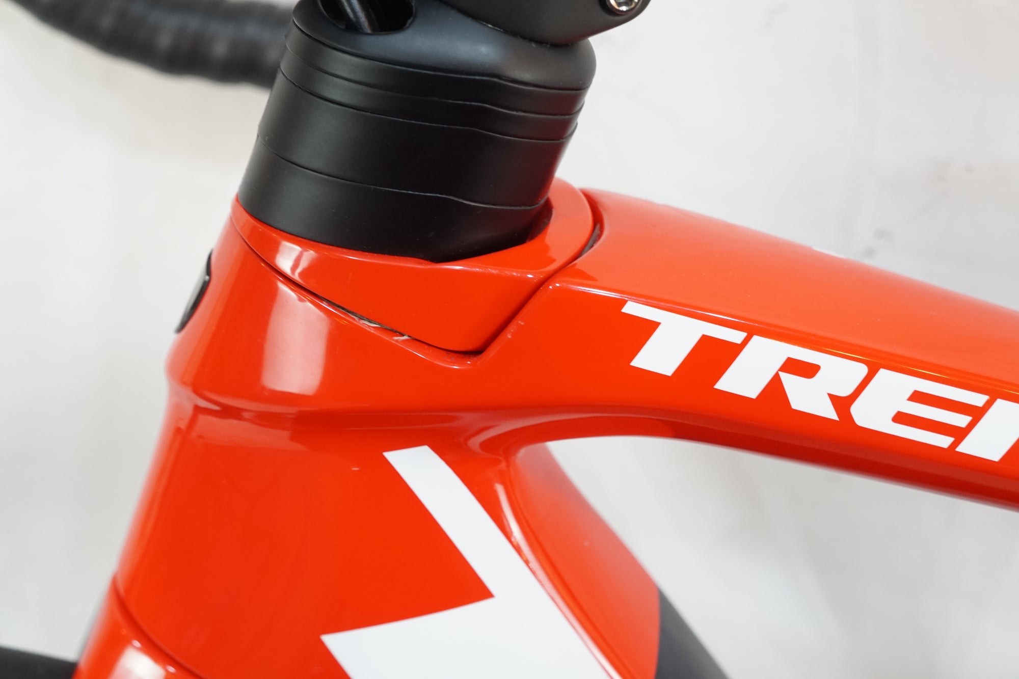 TREK 「トレック」 EMONDA SLR6 2023年モデル ロードバイク