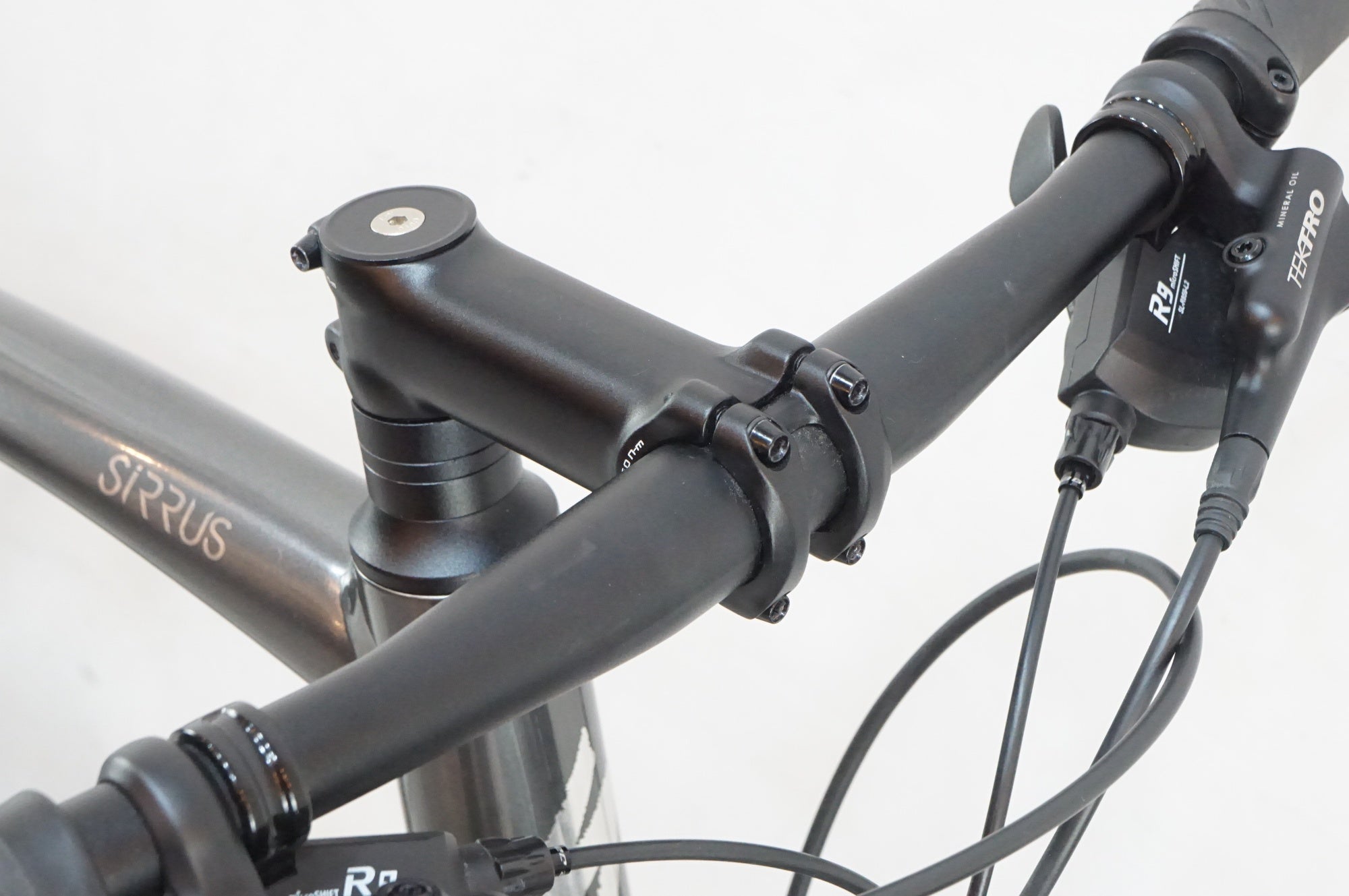 SPECIALIZED 「スペシャライズド」 MEN'S SIRRUS SPORT 2019年モデル クロスバイク / バイチャリ浦和ベース