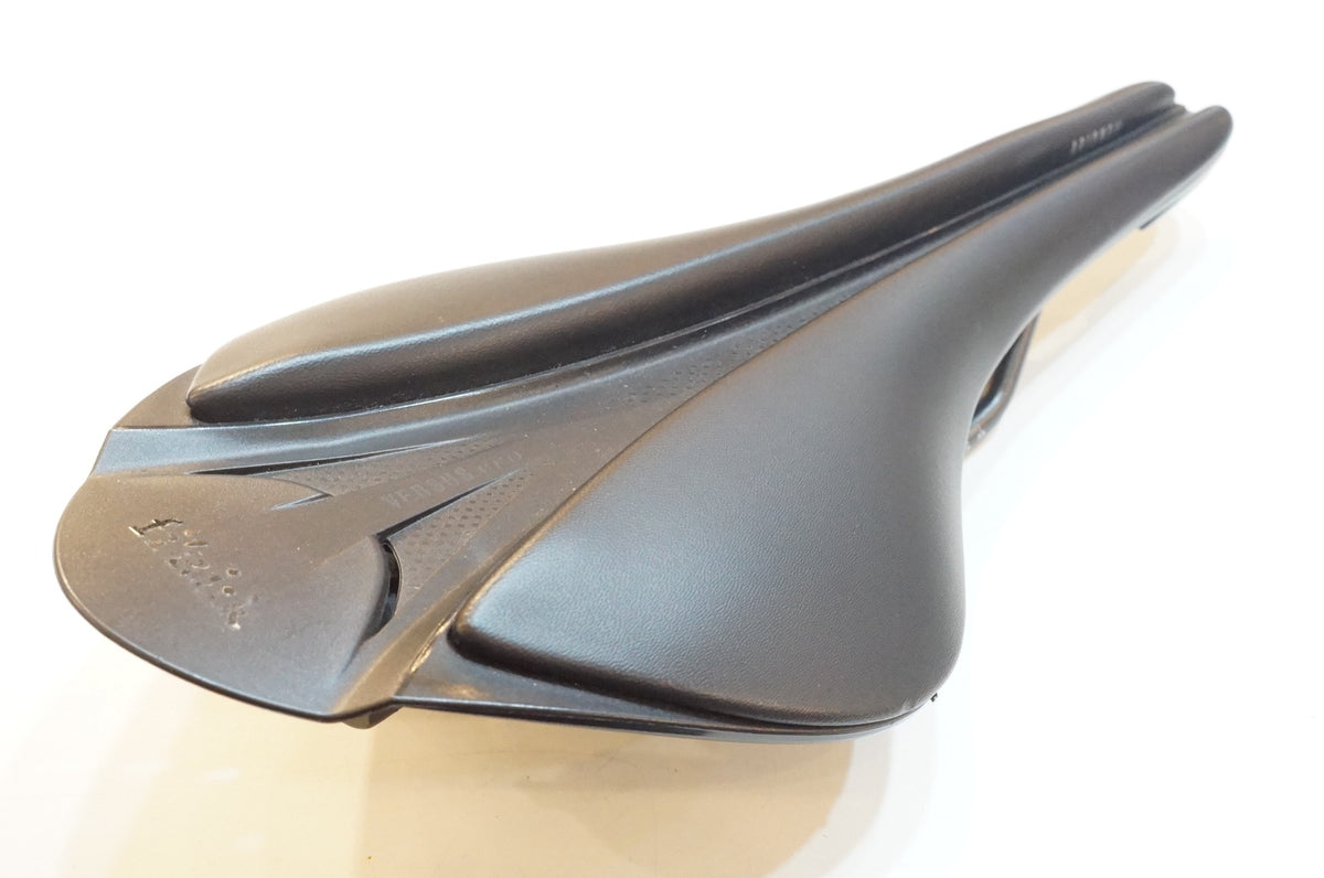 FIZIK 「フィジーク」 ARIONE R3 VERSUS EVO KIUM サドル / 浦和ベース