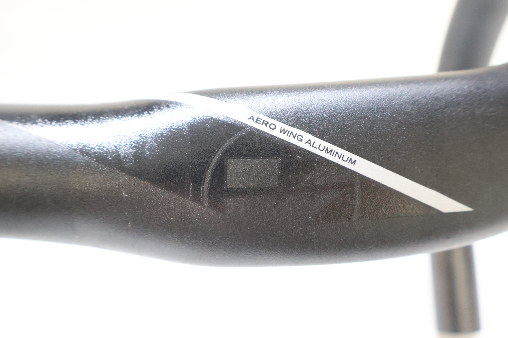 VISION 「ヴィジョン」 TRIMAX AERO φ31.8 400mm ハンドル / 高知店