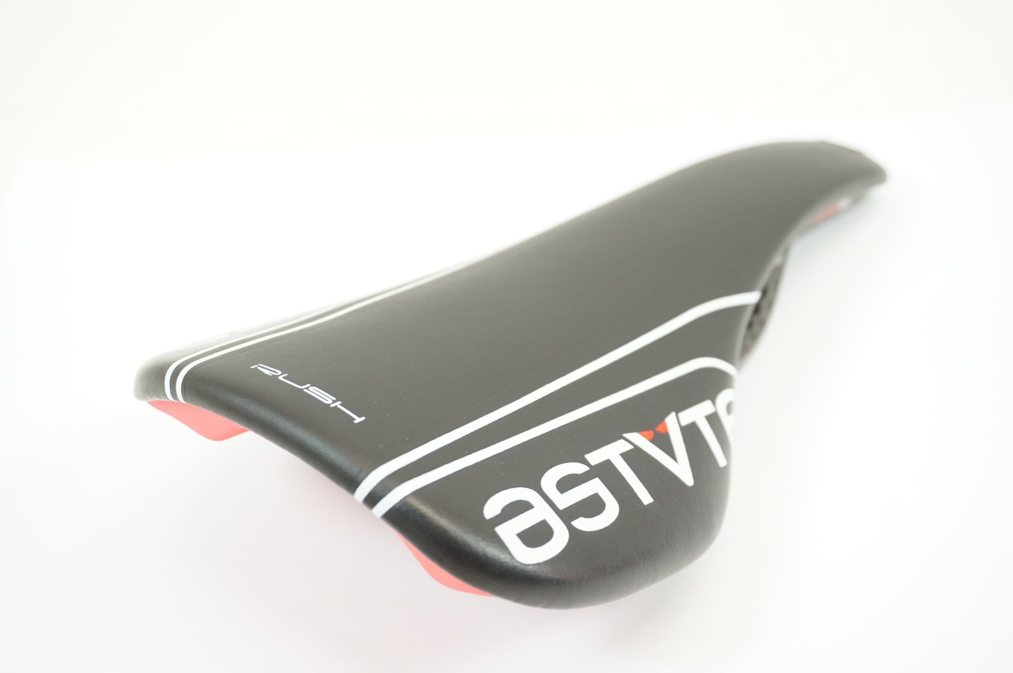 ASTUTE 「アスチュート」 RUSH サドル / 宇都宮店